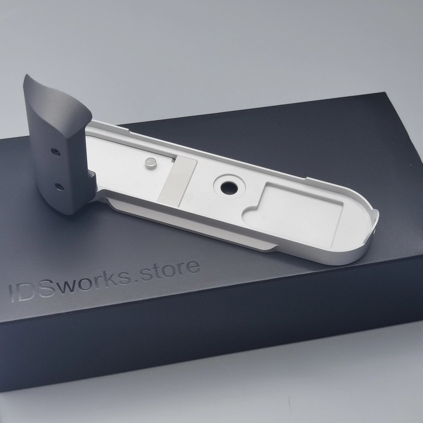 IDSworks M10-LITE modular grip for Leica M10 series IDS initial design studio