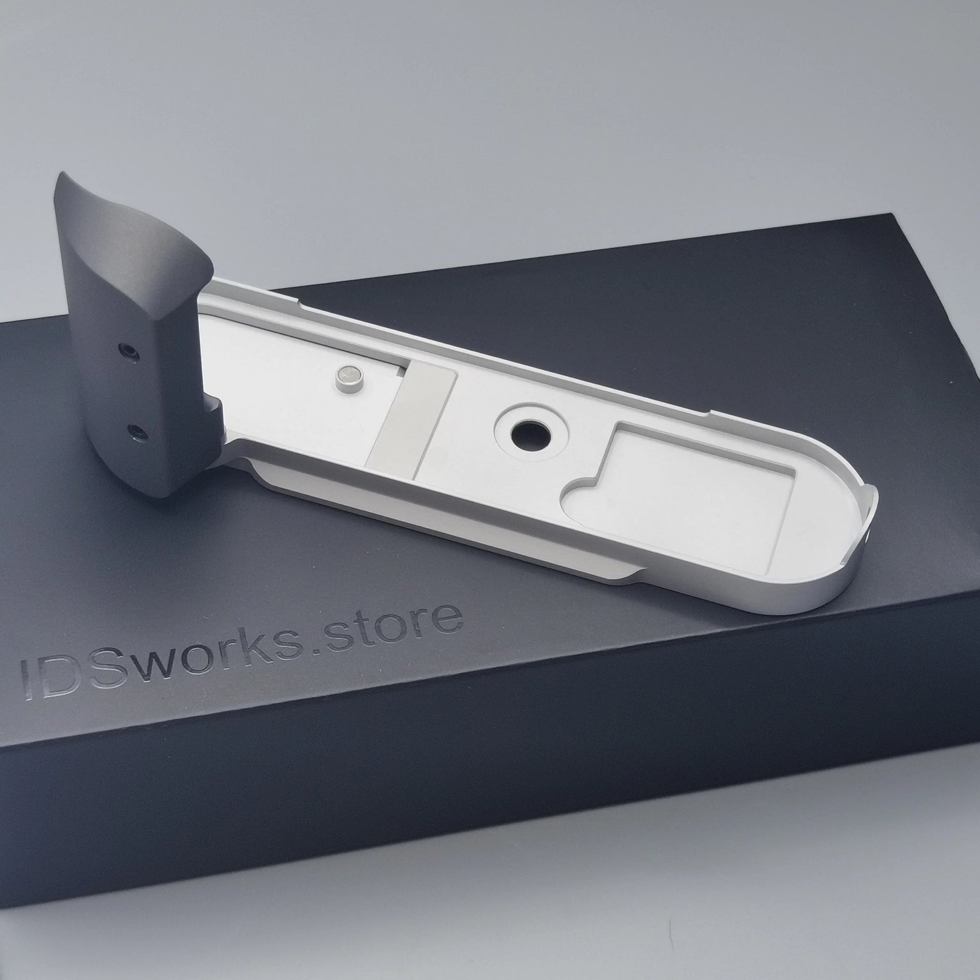IDSworks M10-LITE modular grip for Leica M10 series IDS initial design studio