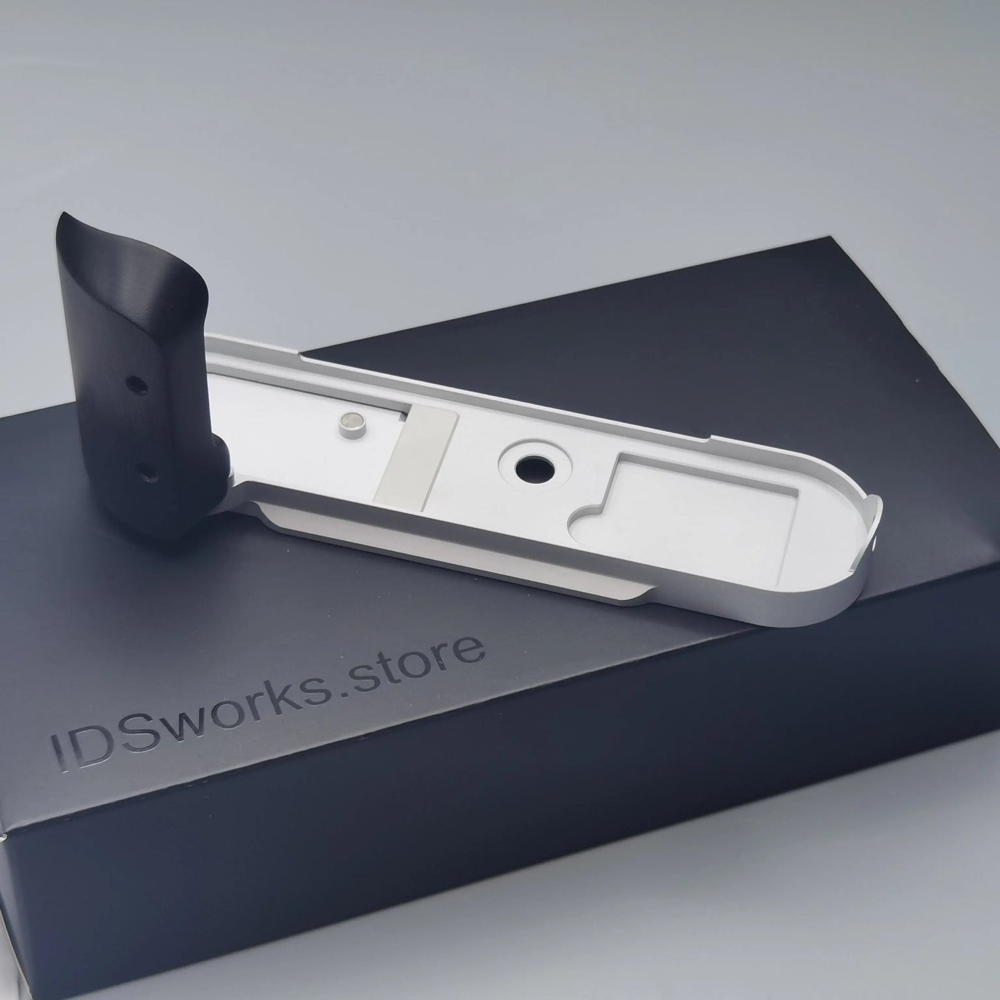 IDSworks M10-LITE modular grip for Leica M10 series IDS initial design studio