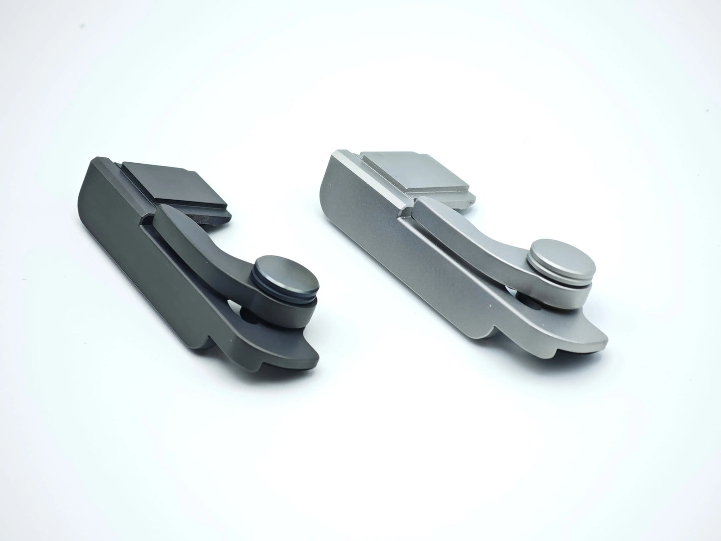 Foldable Thumb Grip for Leica M and Q series IDS initial design studio