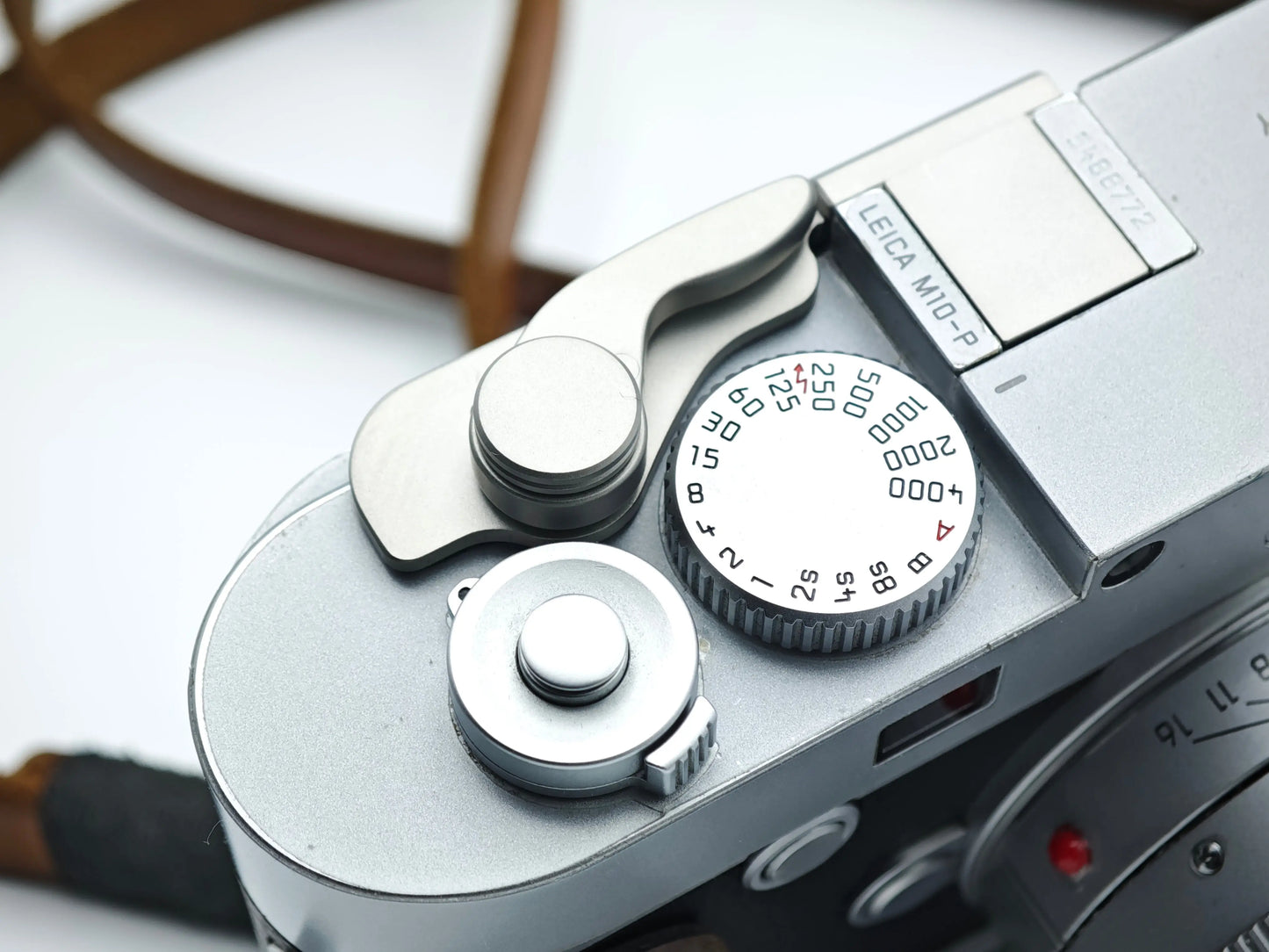 Foldable Thumb Grip for Leica M and Q series IDS initial design studio