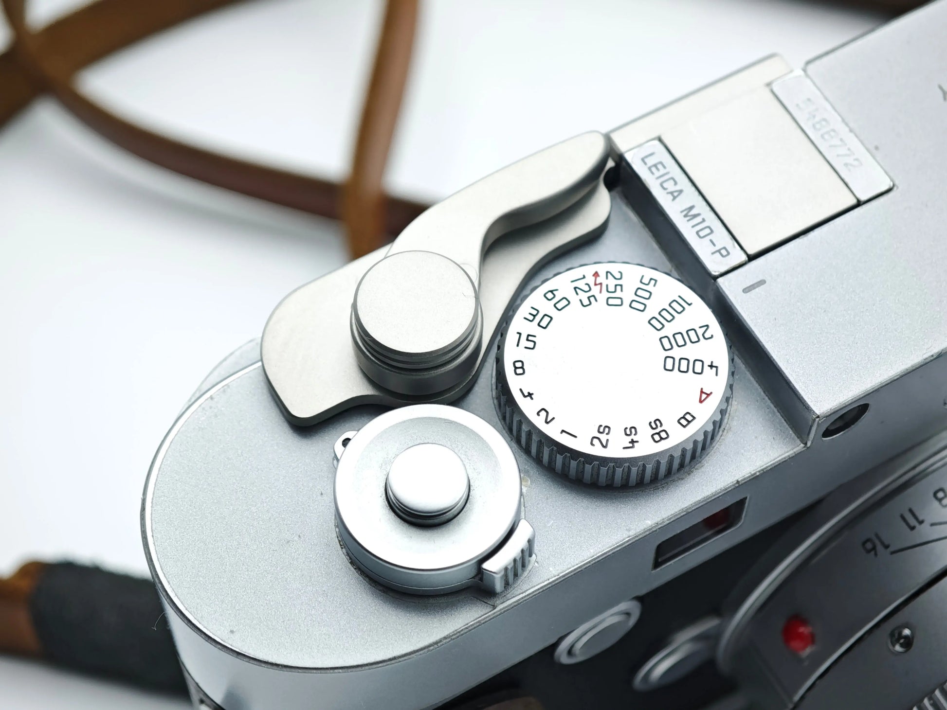 Foldable Thumb Grip for Leica M and Q series IDS initial design studio