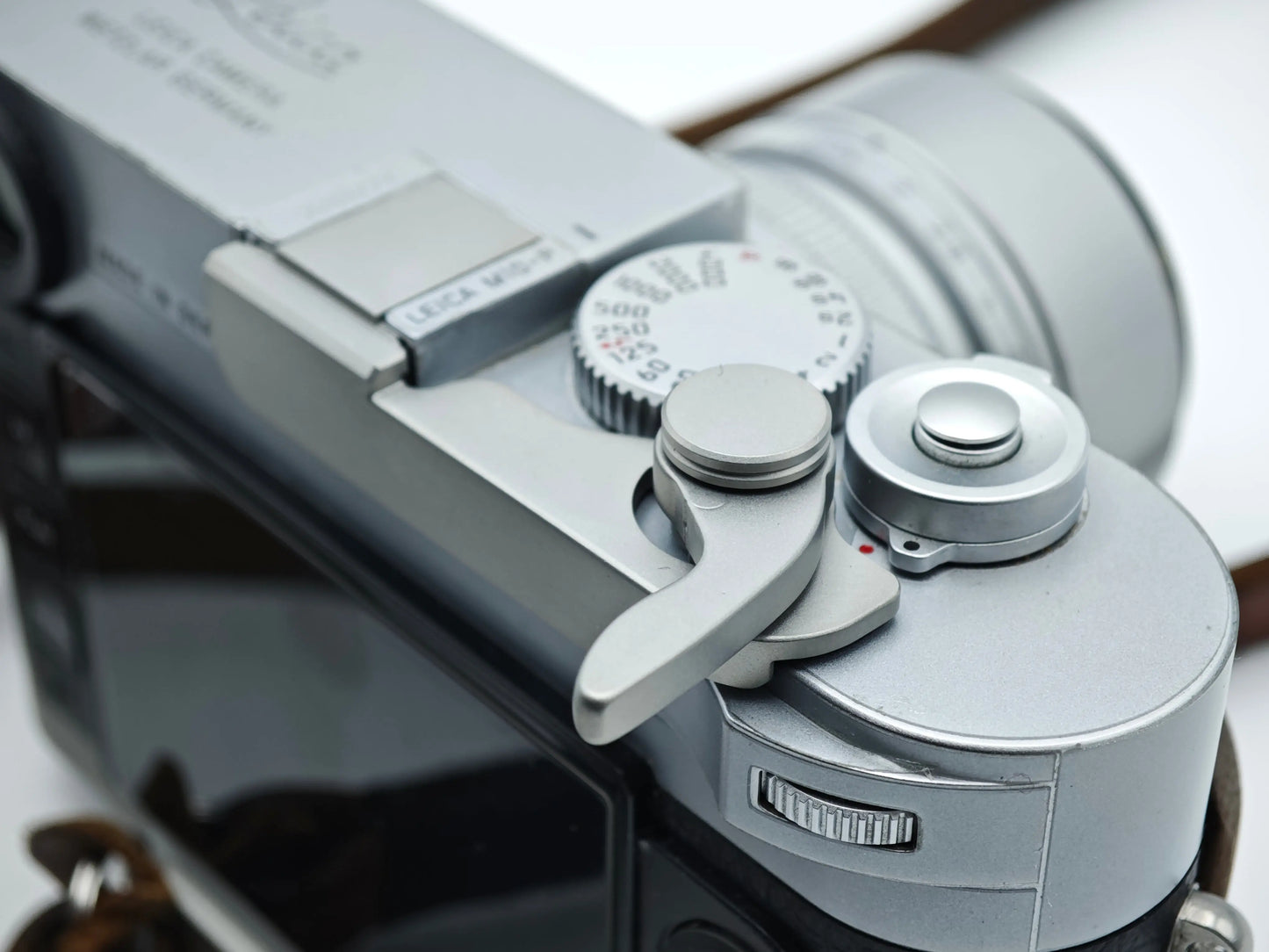 Foldable Thumb Grip for Leica M and Q series IDS initial design studio