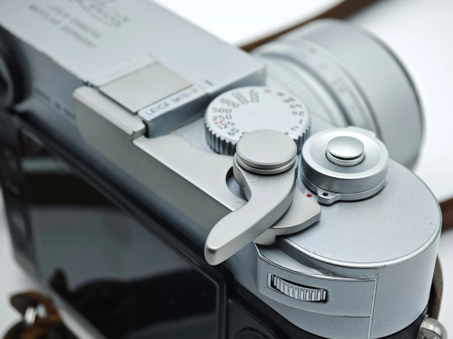 Foldable Thumb Grip for Leica M and Q series IDS initial design studio
