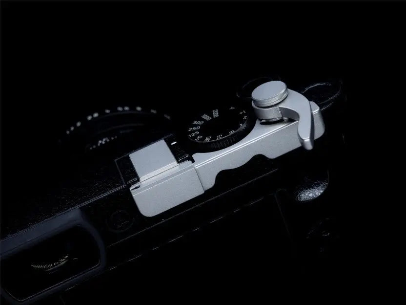 Foldable Thumb Grip for Leica M and Q series IDS initial design studio