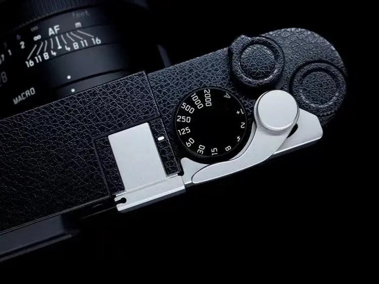 Foldable Thumb Grip for Leica M and Q series IDS initial design studio