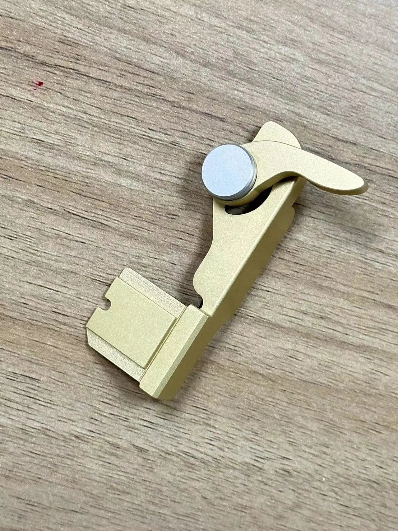 Foldable Thumb Grip for Leica M and Q series IDS initial design studio
