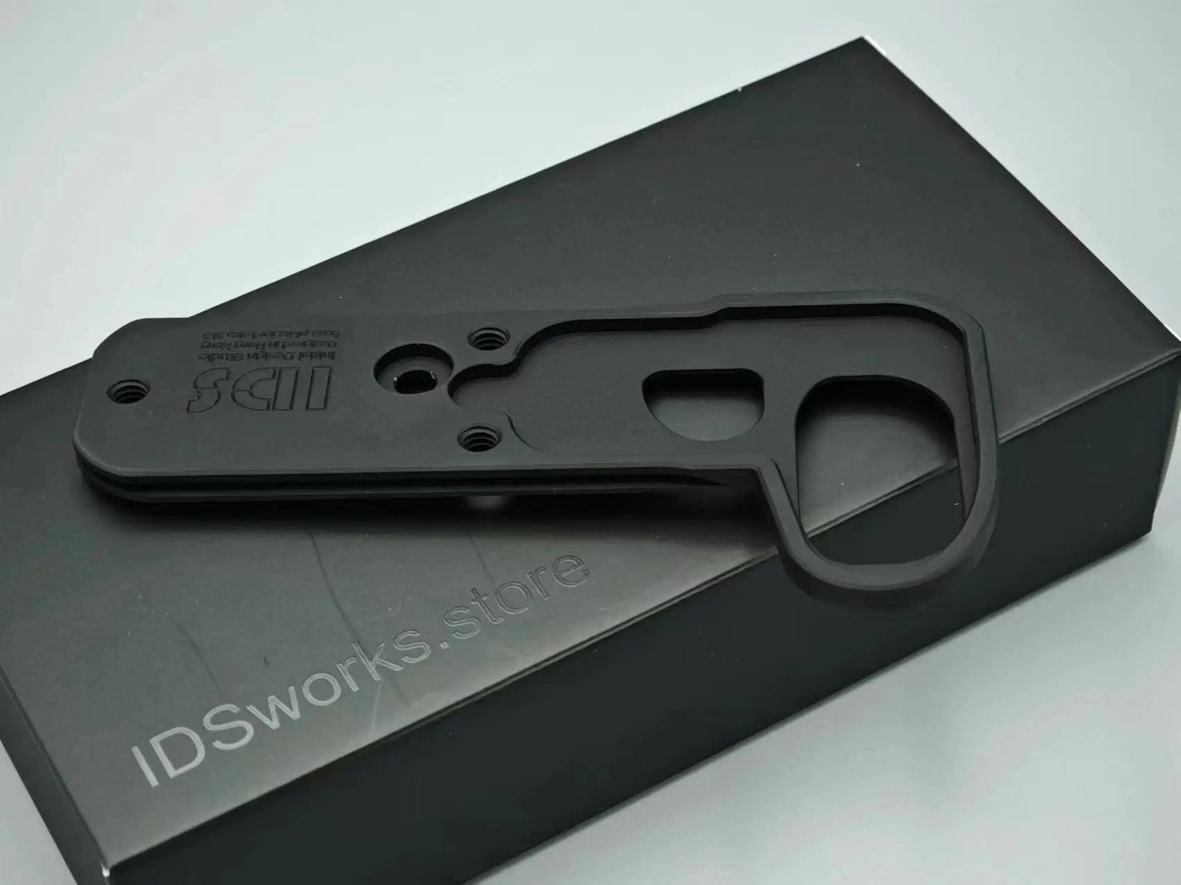 Leica SL3 modular base plate and L-plate attachment - IDS initial design studio