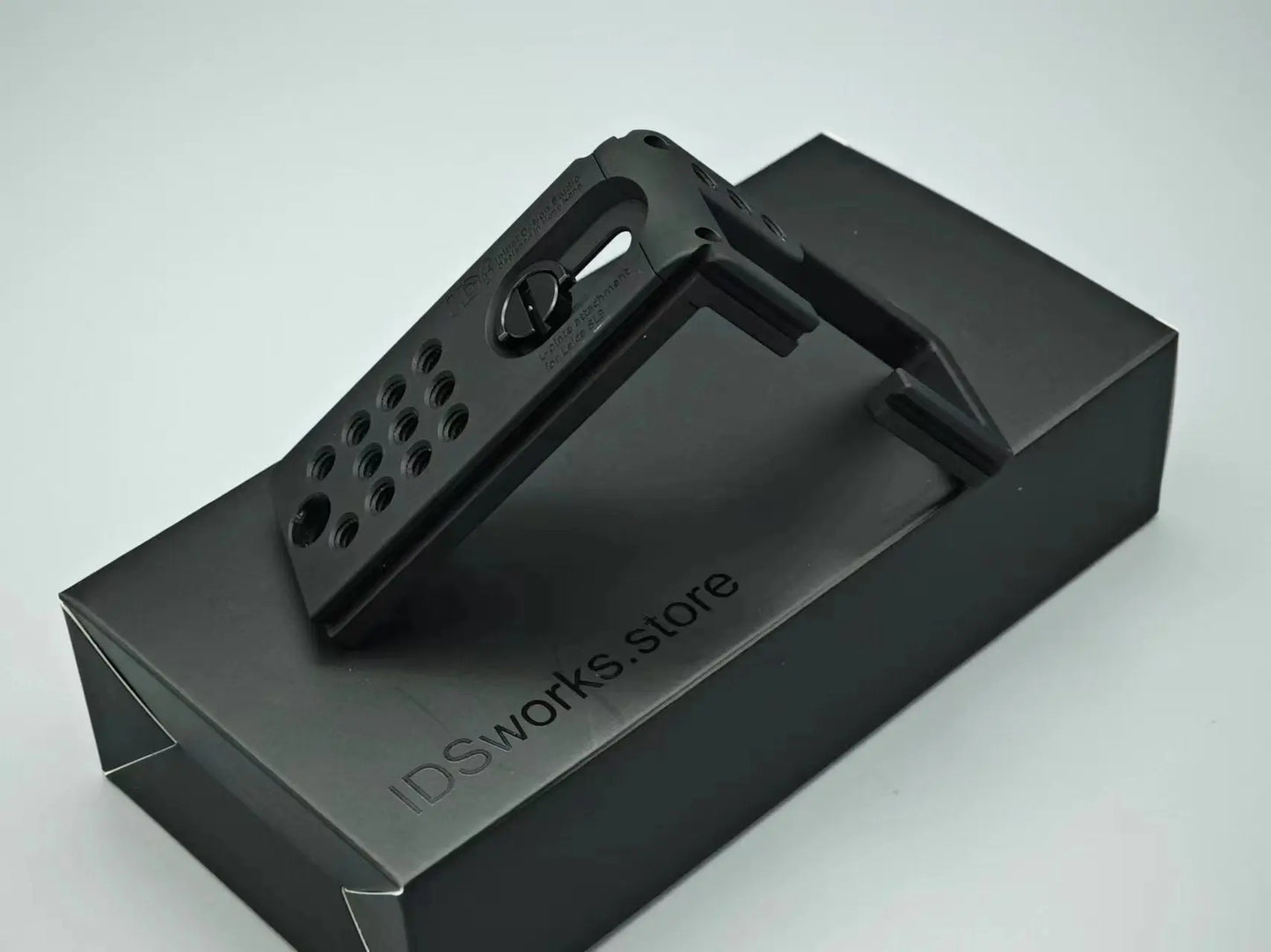 Leica SL3 modular base plate and L-plate attachment - IDS initial design studio