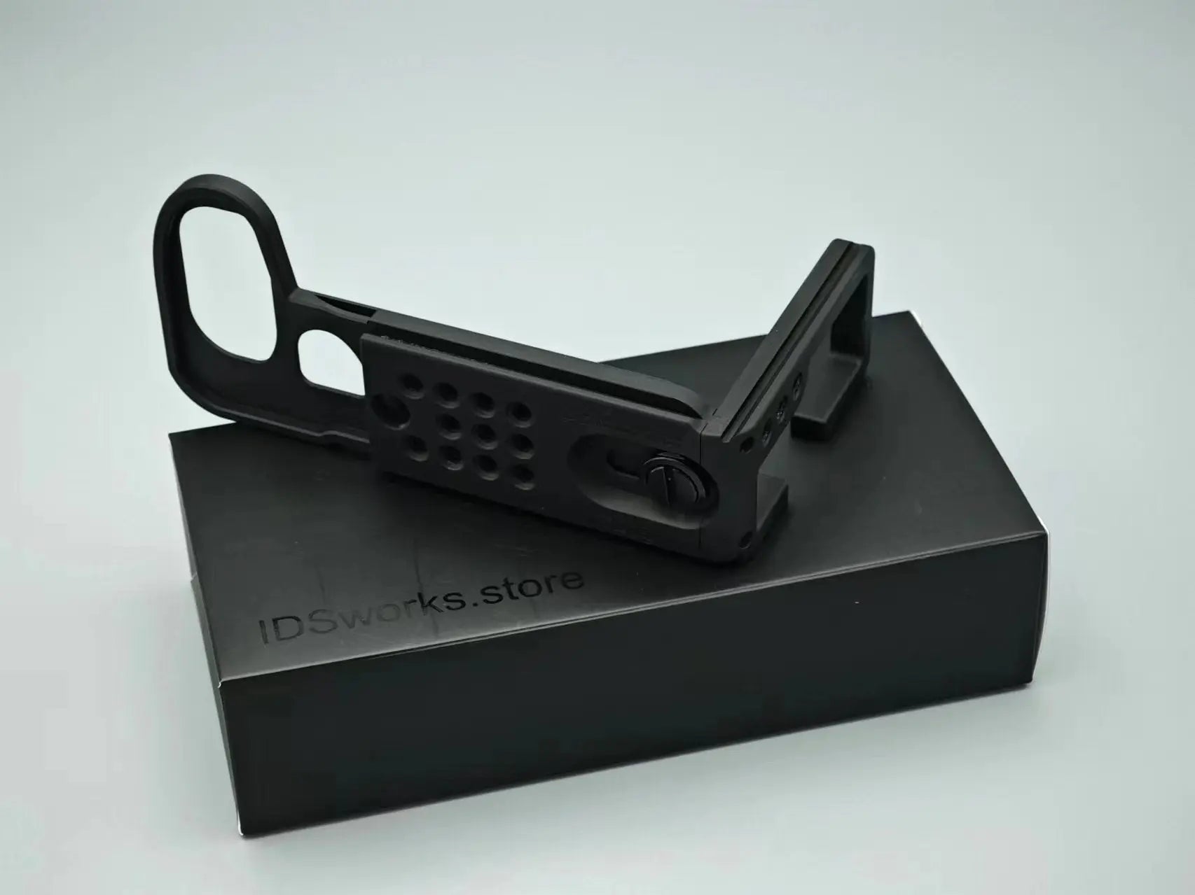Leica SL3 modular base plate and L-plate attachment - IDS initial design studio