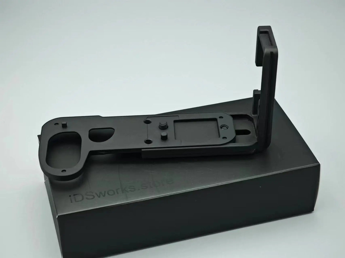 Leica SL3 modular base plate and L-plate attachment - IDS initial design studio