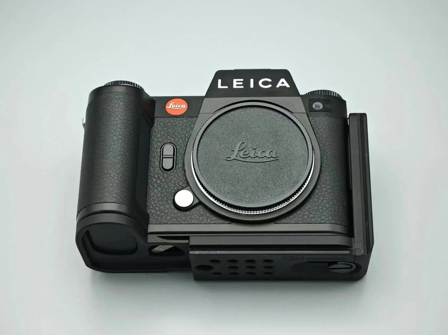 Leica SL3 modular base plate and L-plate attachment - IDS initial design studio