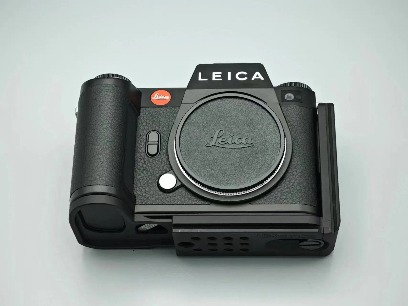 Leica SL3 modular base plate and L-plate attachment - IDS initial design studio