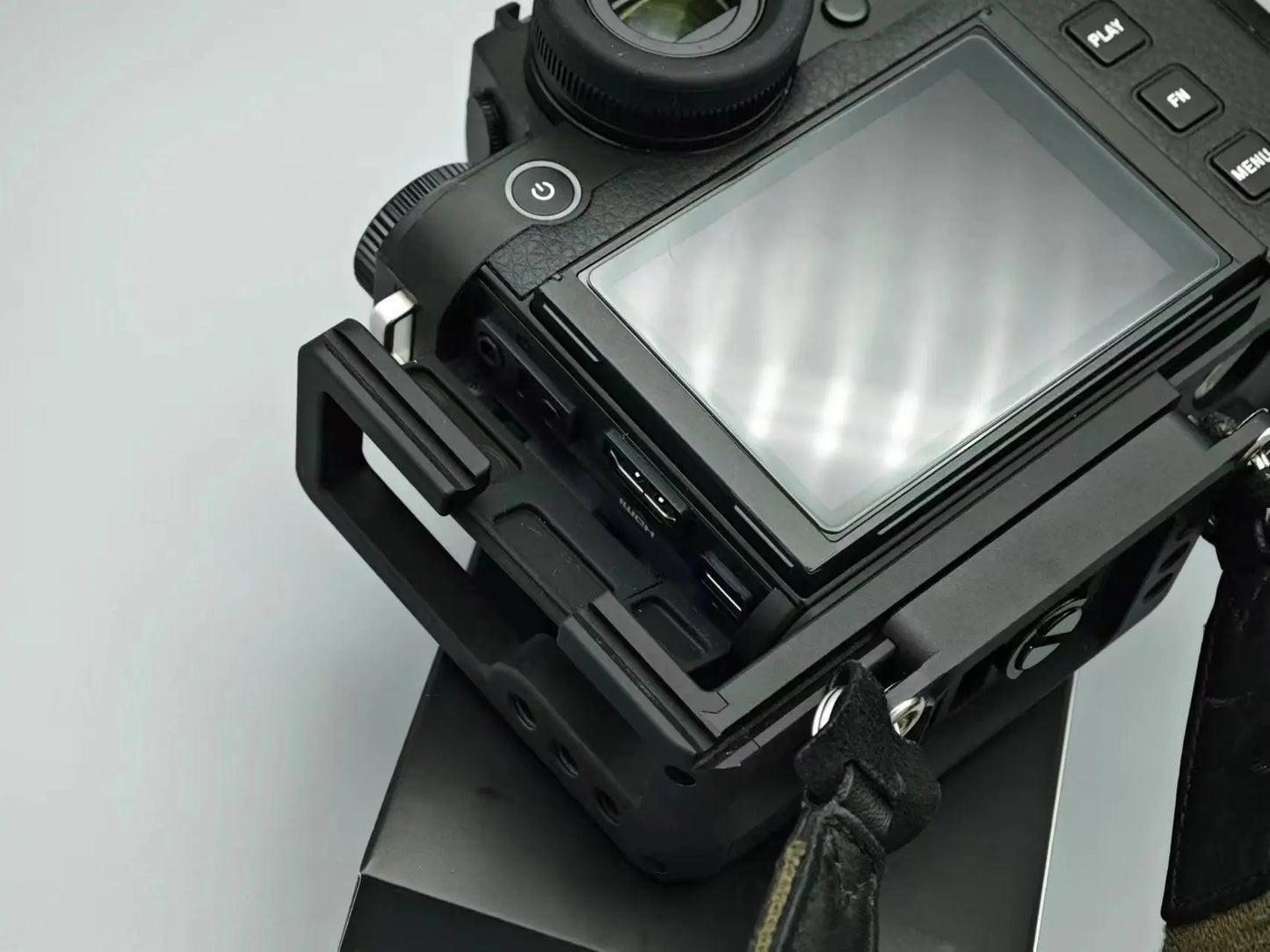 Leica SL3 modular base plate and L-plate attachment - IDS initial design studio