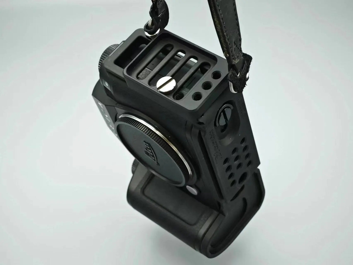 Leica SL3 modular base plate and L-plate attachment - IDS initial design studio