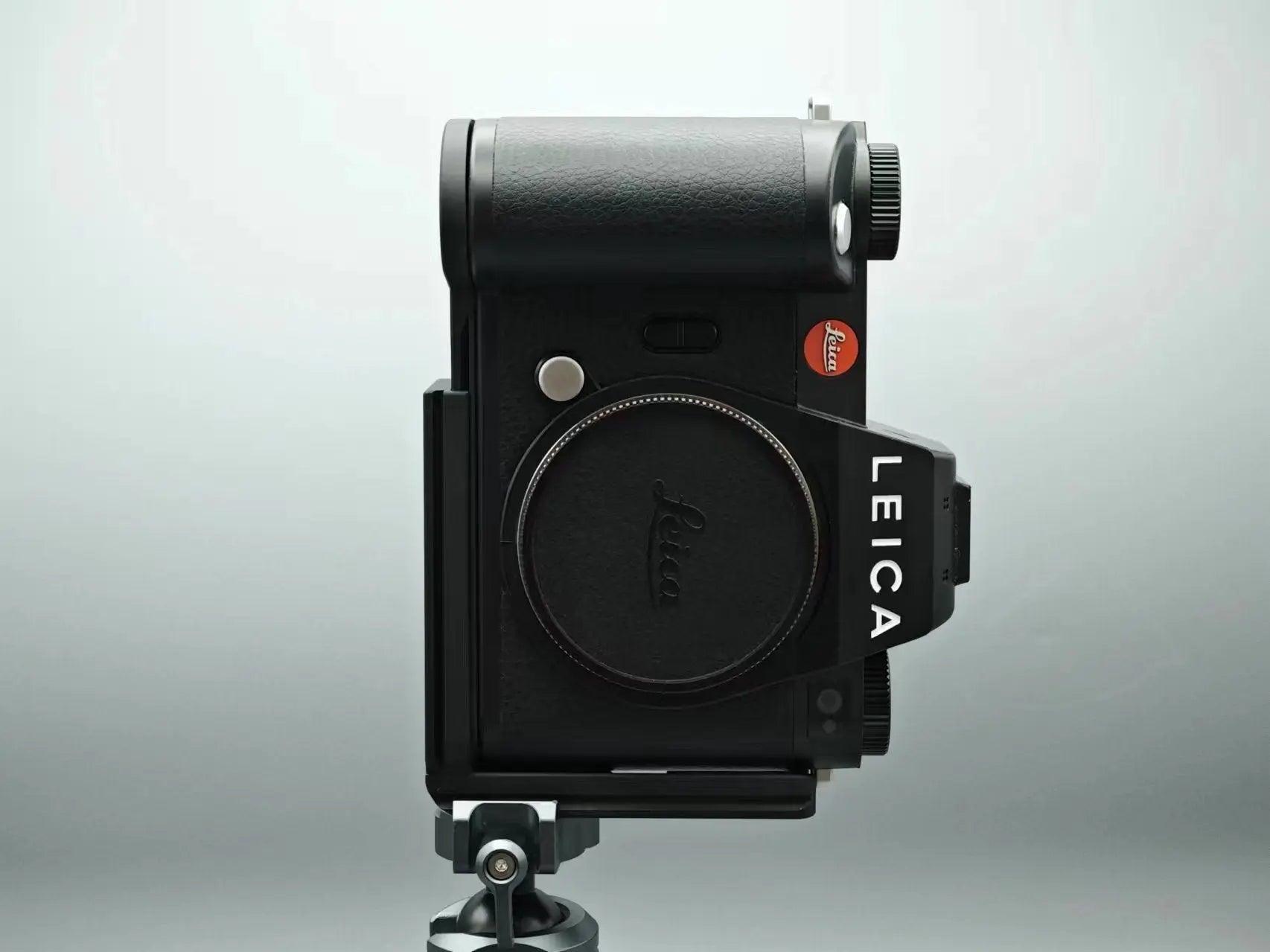 Leica SL3 modular base plate and L-plate attachment - IDS initial design studio