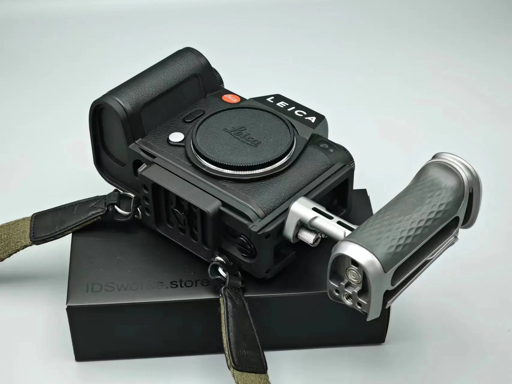 Leica SL3 modular base plate and L-plate attachment - IDS initial design studio
