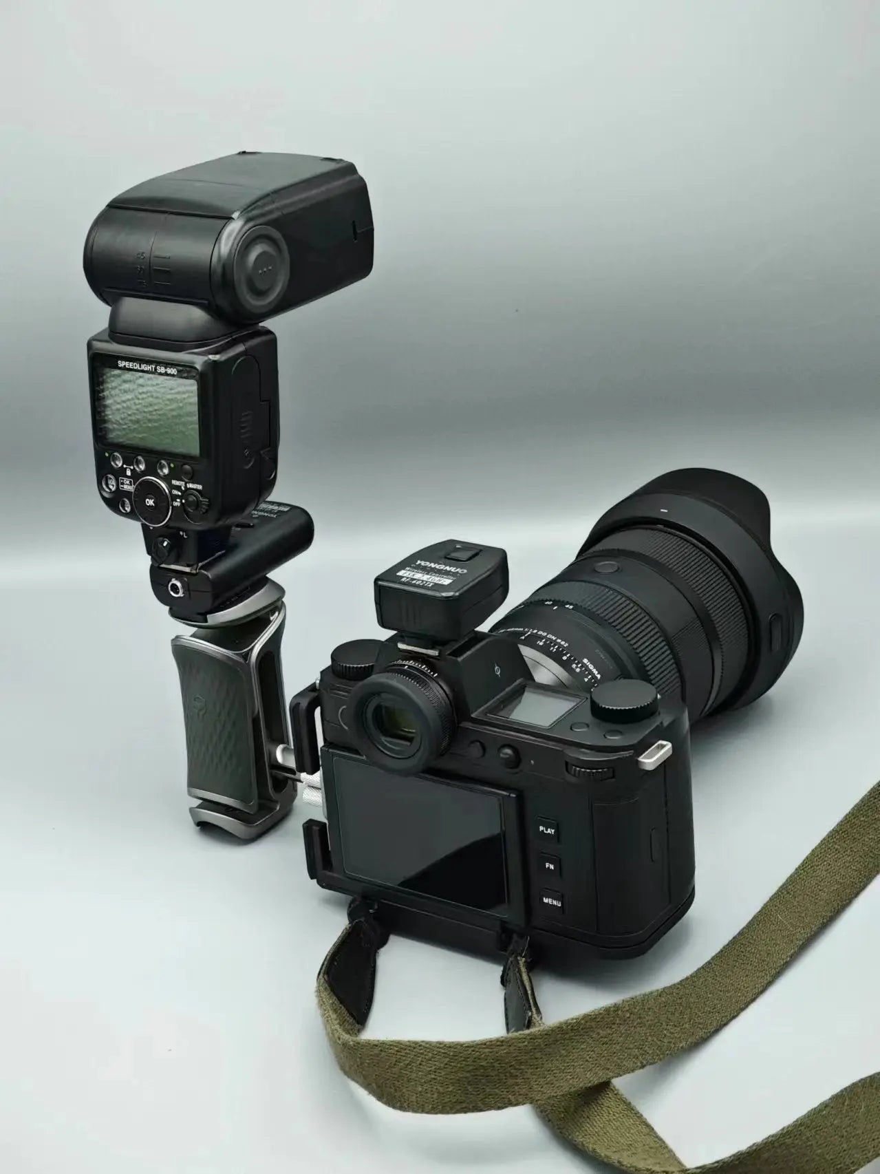 Leica SL3 modular base plate and L-plate attachment - IDS initial design studio