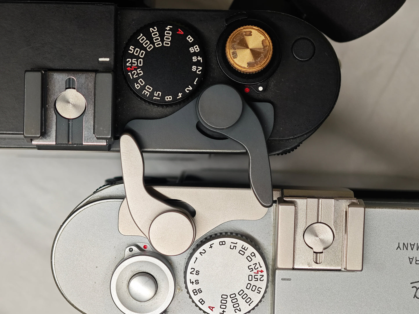Foldable Thumb Grip for Leica M and Q series / Fujifilm 100VI from IDSworks IDS initial design studio