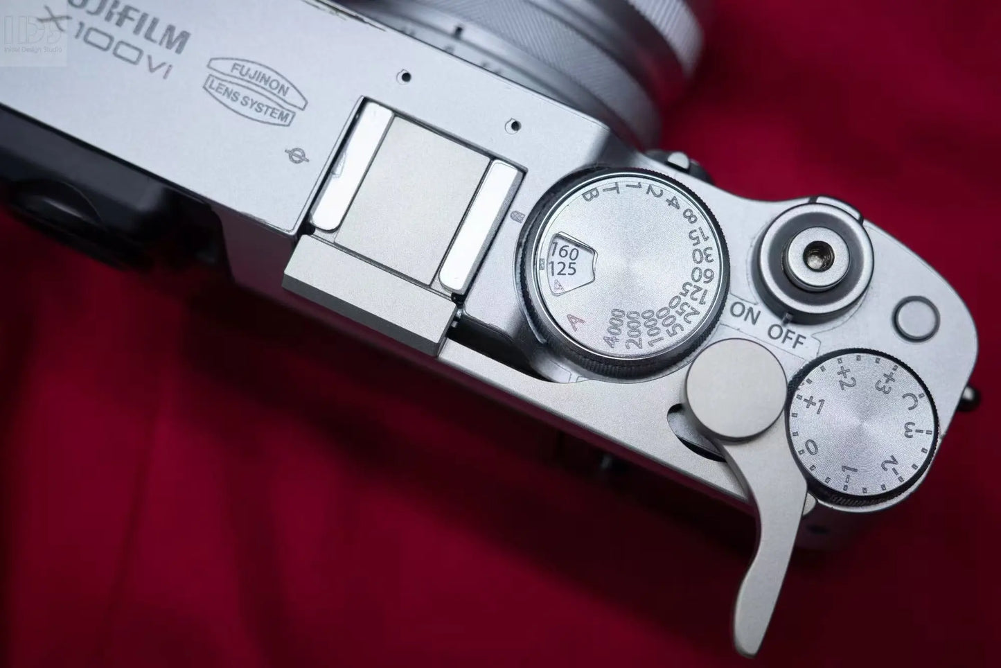 Foldable Thumb Grip for Leica M and Q series from IDSworks IDS initial design studio