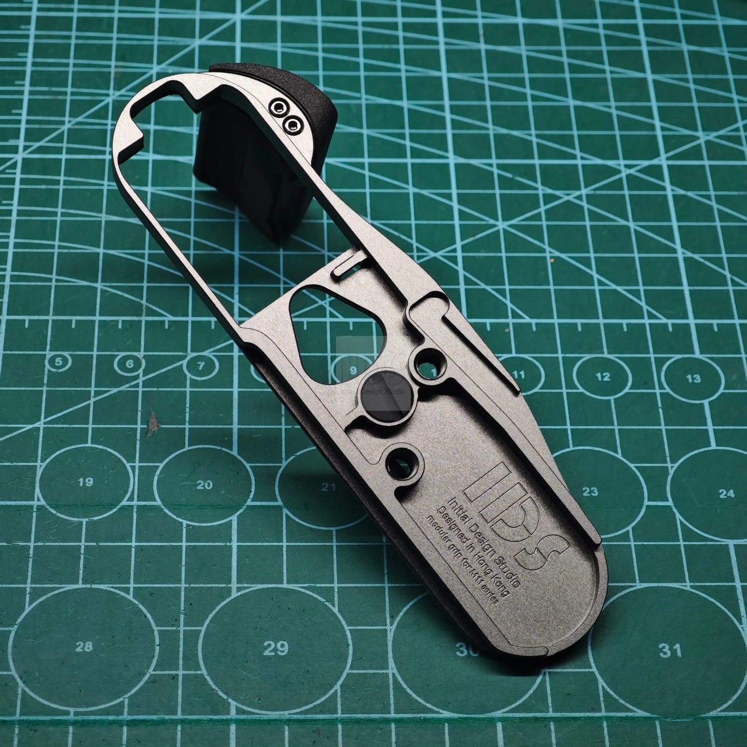 IDSworks M11-Lite Grip for Leica M11 series and M-EV1 IDS initial design studio
