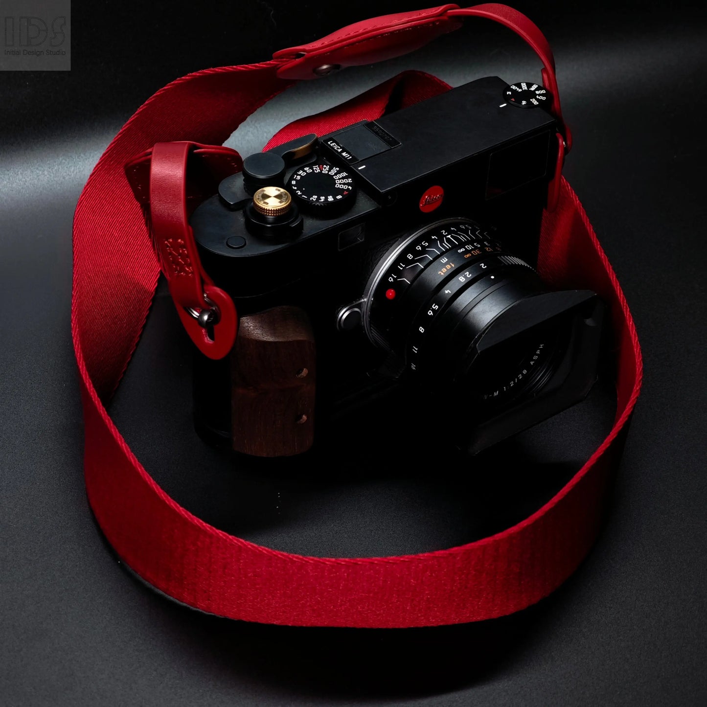 TagStrap with AirTag compartment from IDSworks IDS initial design studio