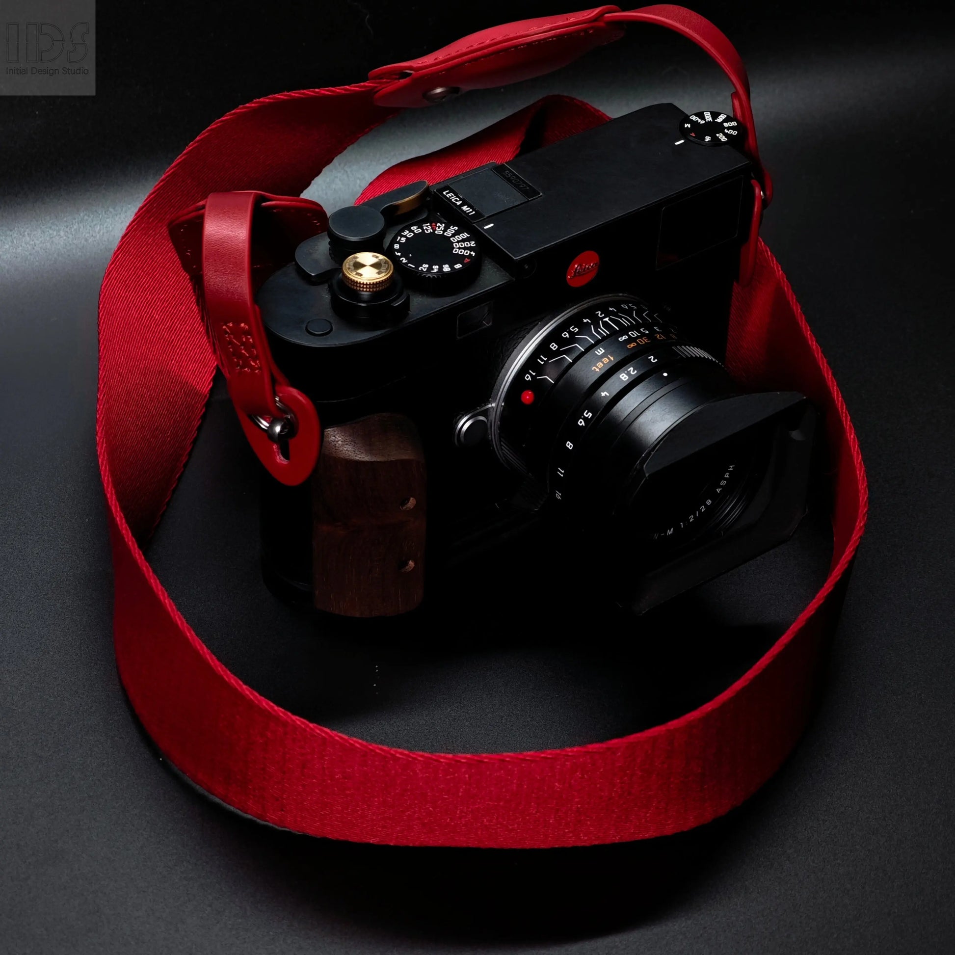 TagStrap with AirTag compartment from IDSworks IDS initial design studio