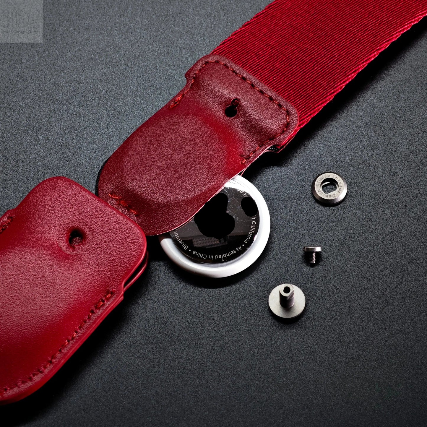 TagStrap with AirTag compartment from IDSworks IDS initial design studio