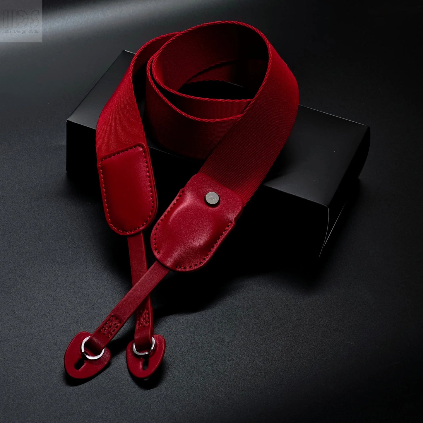 TagStrap with AirTag compartment from IDSworks IDS initial design studio