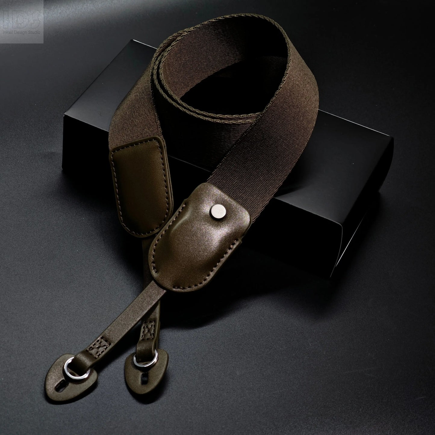 TagStrap with AirTag compartment from IDSworks IDS initial design studio