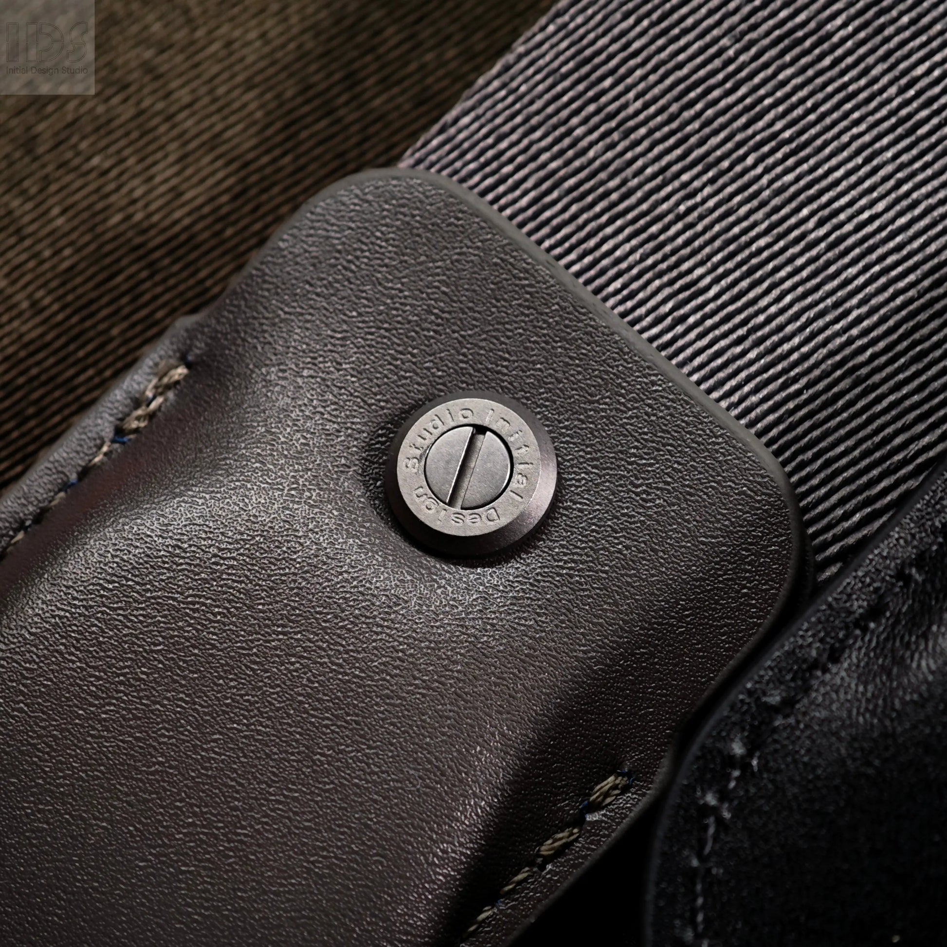 TagStrap with AirTag compartment from IDSworks IDS initial design studio