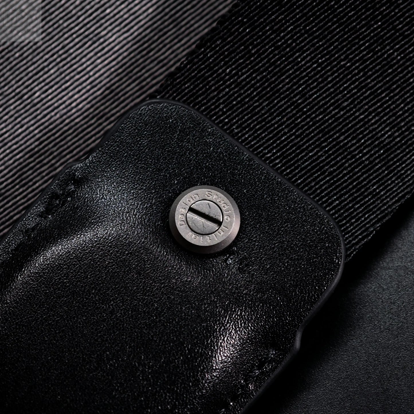 TagStrap with AirTag compartment from IDSworks IDS initial design studio