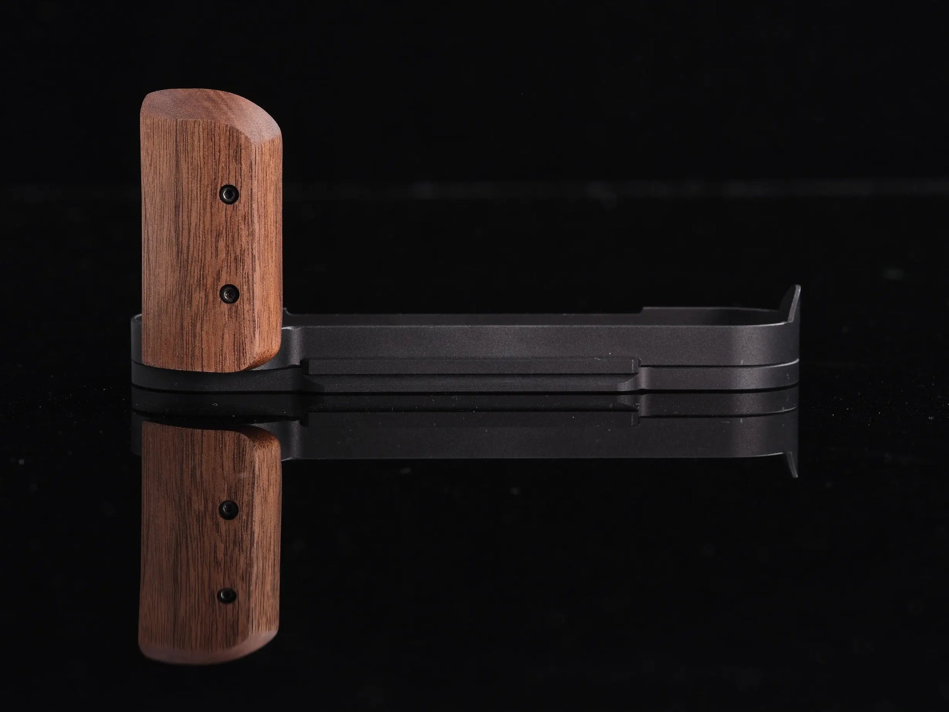IDS modular grip for Leica M10 IDS initial design studio