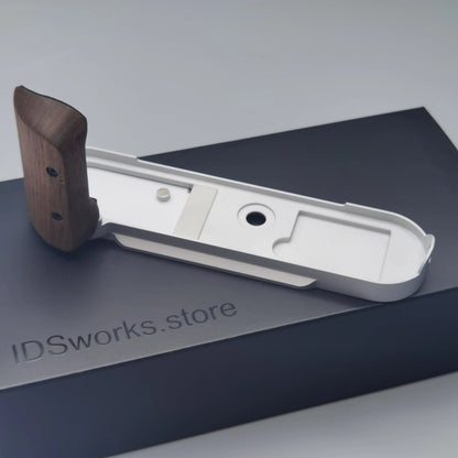 IDSworks M10-LITE modular grip for Leica M10 series IDS initial design studio