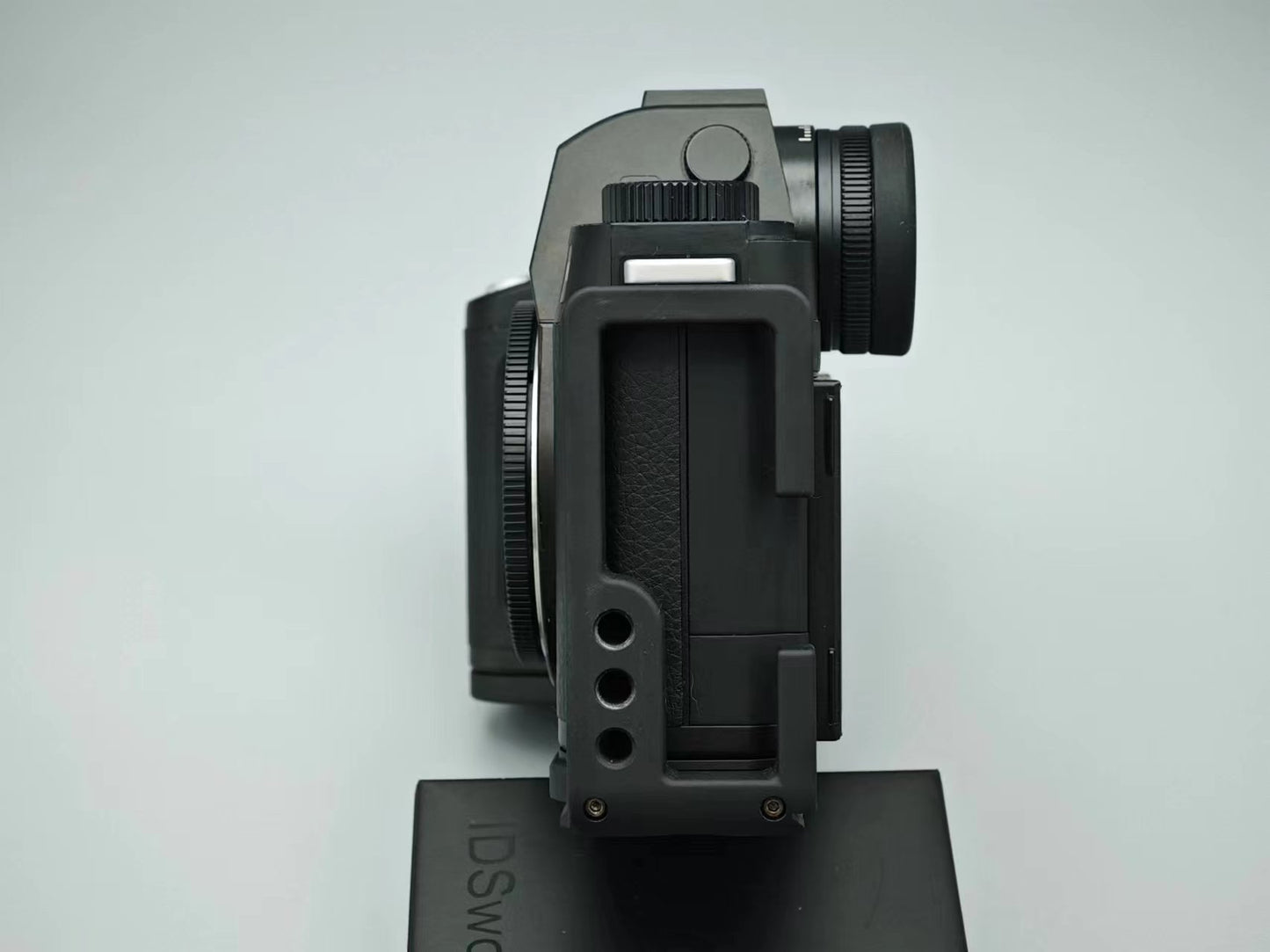 Leica SL3 modular base plate and L-plate attachment