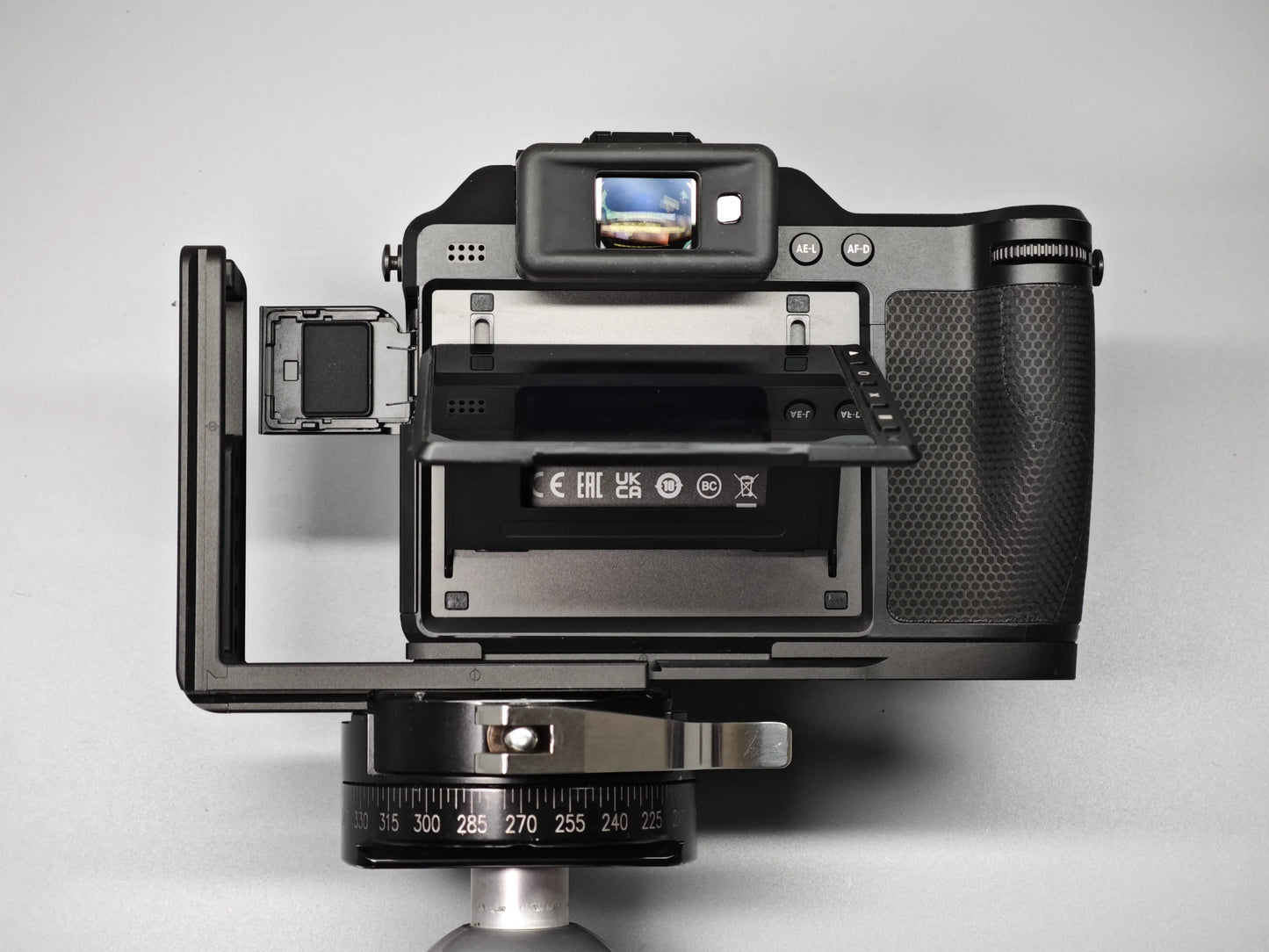 IDSworks HASSELBLAD X2D modular base plate and L-plate attachment IDS initial design studio