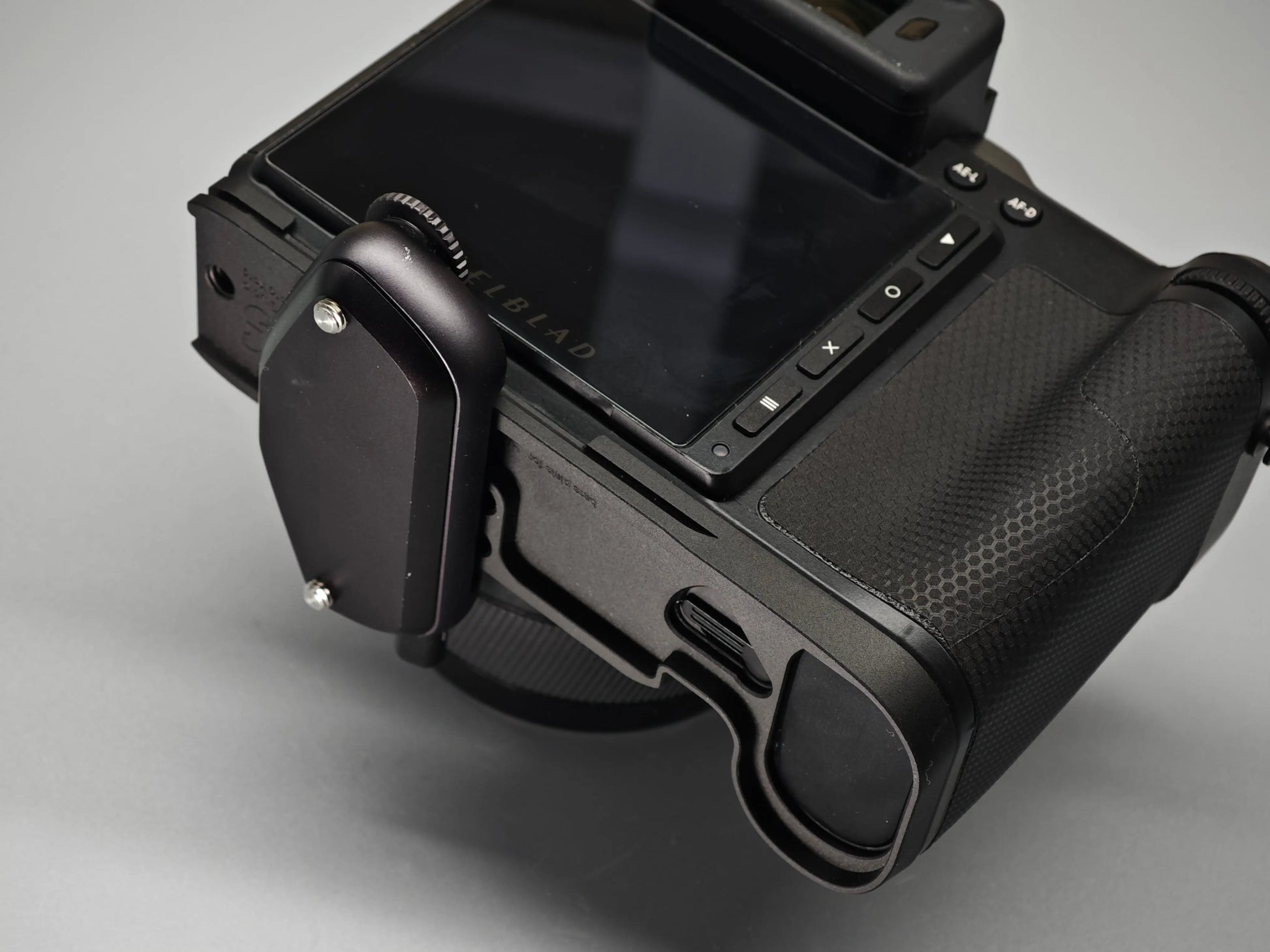 IDSworks HASSELBLAD X2D modular base plate and L-plate attachment IDS initial design studio