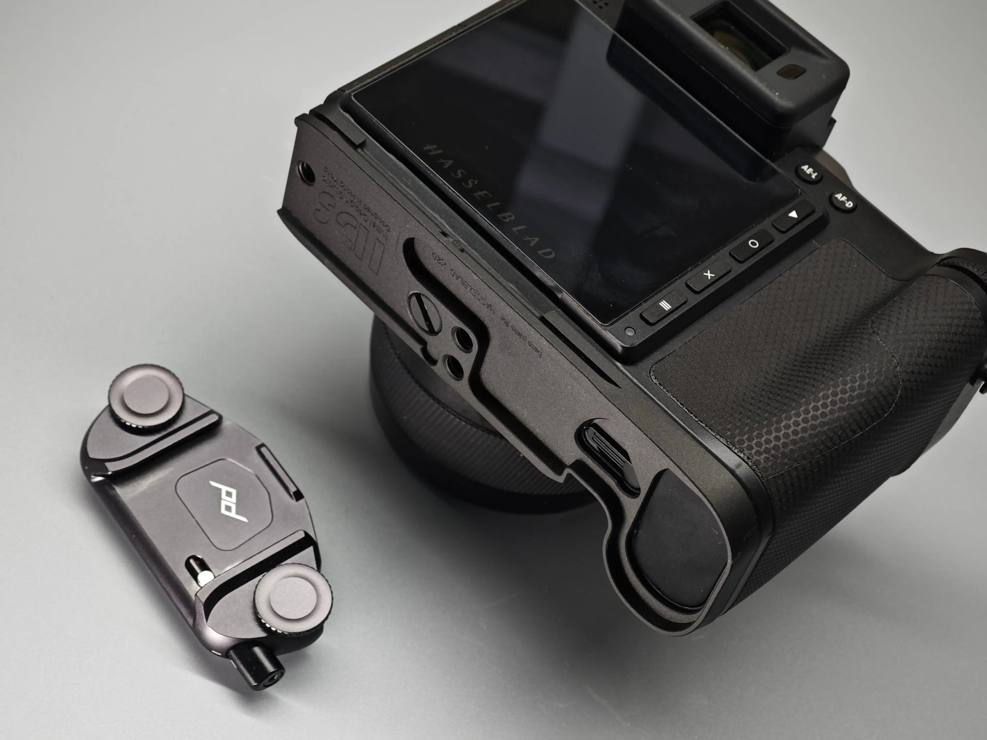 IDSworks HASSELBLAD X2D modular base plate and L-plate attachment IDS initial design studio