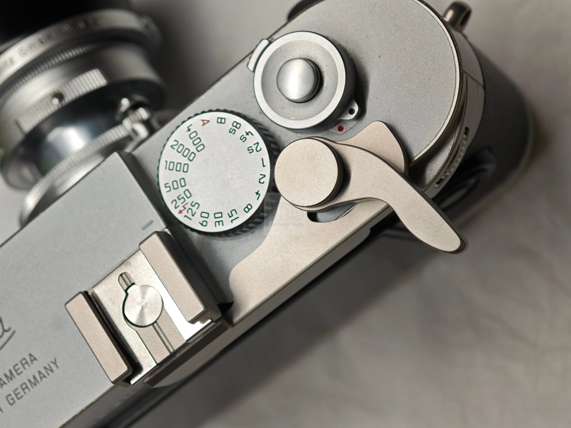 Foldable Thumb Grip for Leica M and Q series / Fujifilm 100VI from IDSworks IDS initial design studio