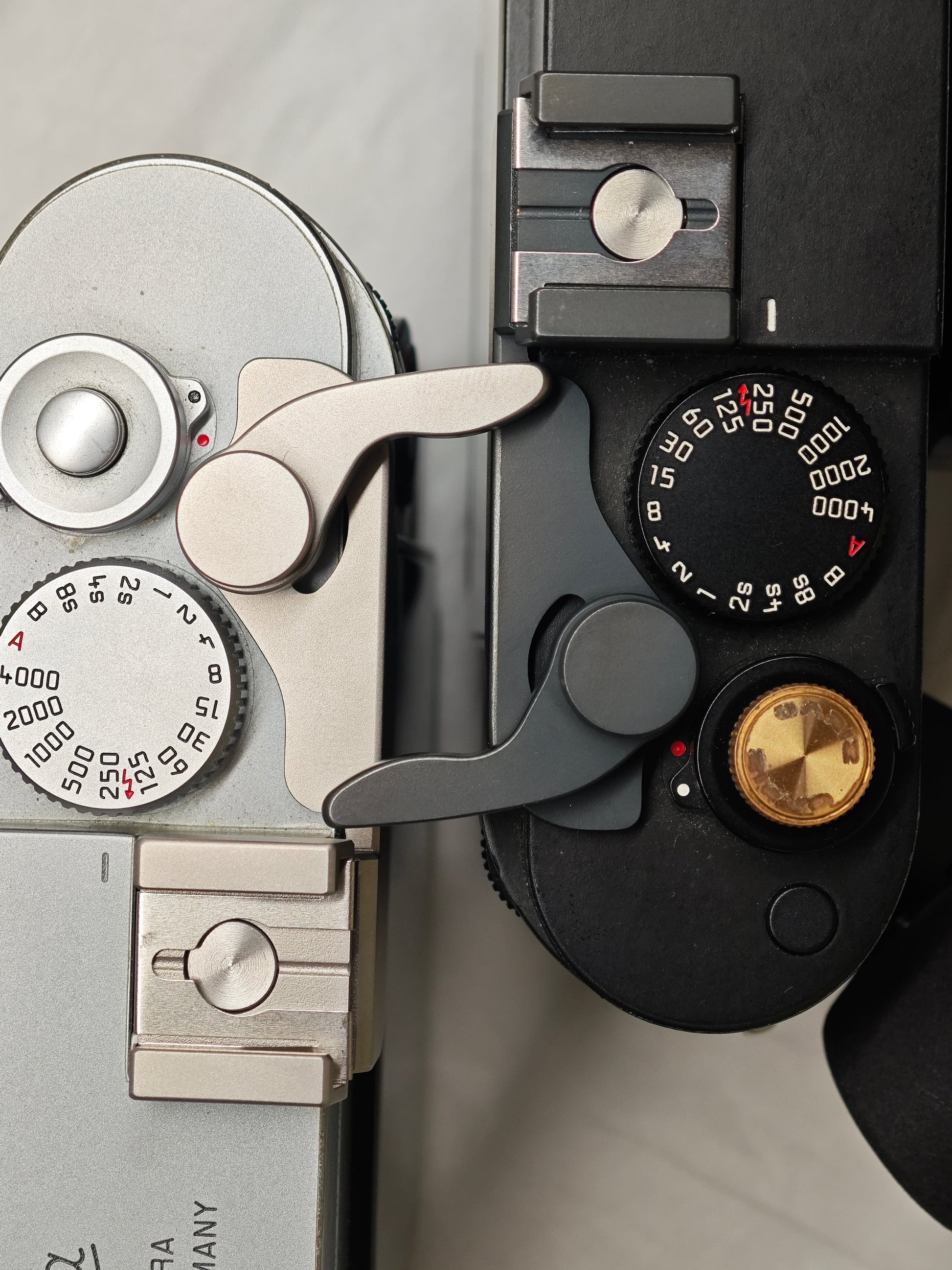 Foldable Thumb Grip for Leica M and Q series / Fujifilm 100VI from IDSworks IDS initial design studio