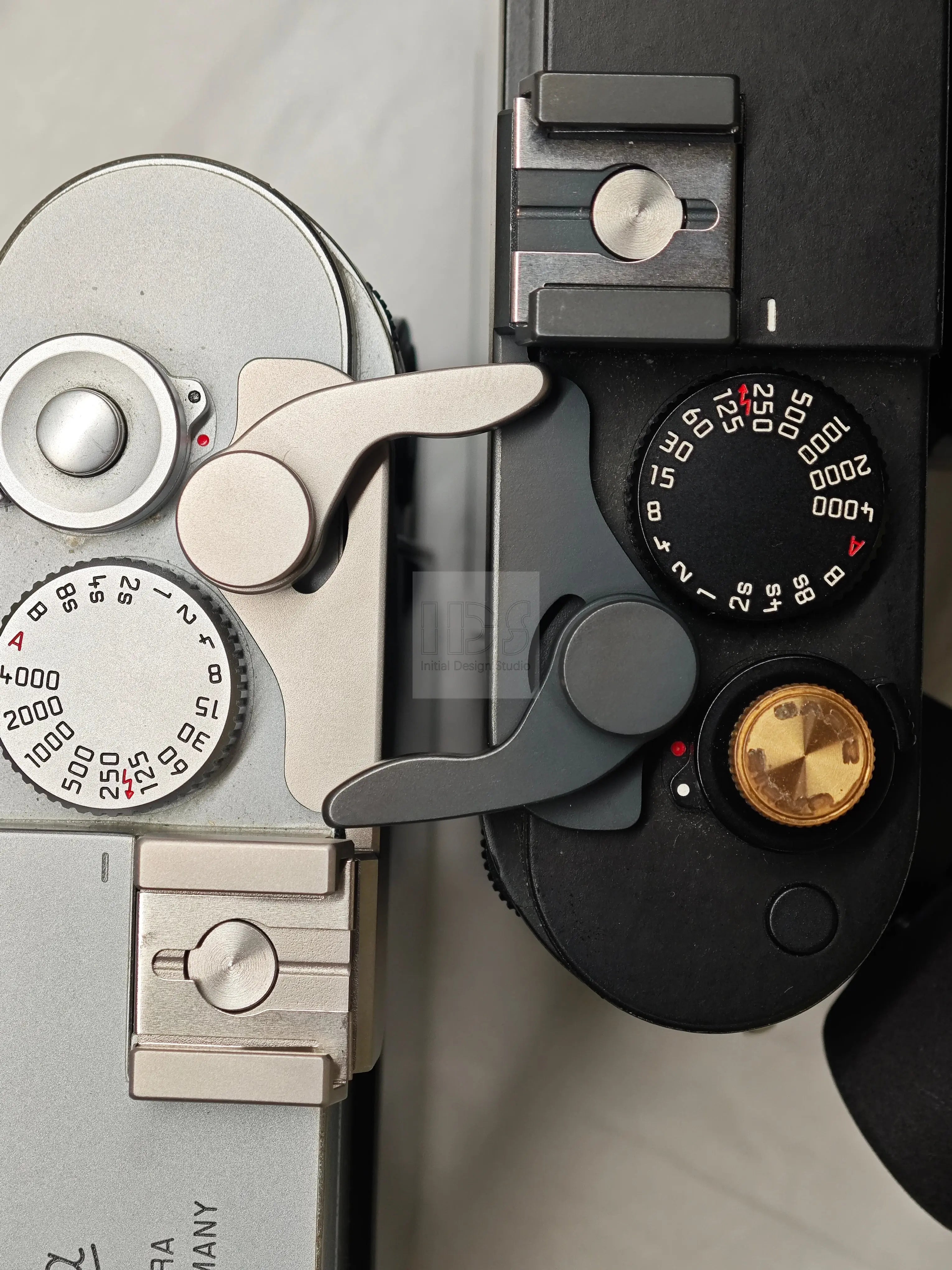 IDSworksのLeica MおよびQシリーズFujifilm 100VI用折りたたみ式サム