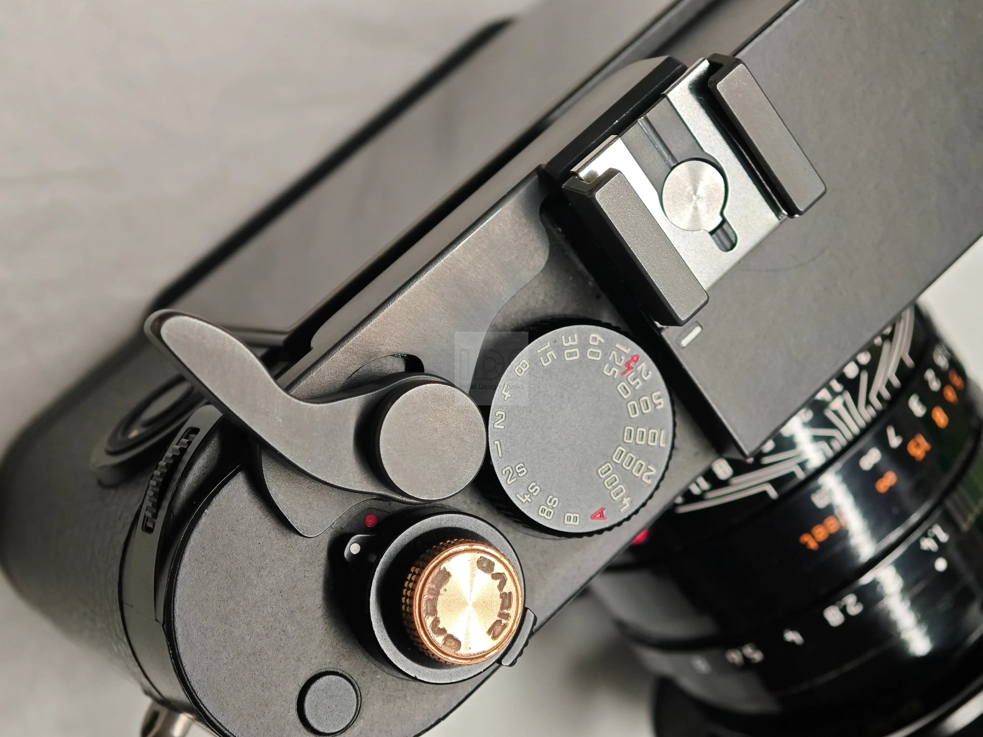 Foldable Thumb Grip for Leica M and Q series / Fujifilm 100VI from IDSworks IDS initial design studio