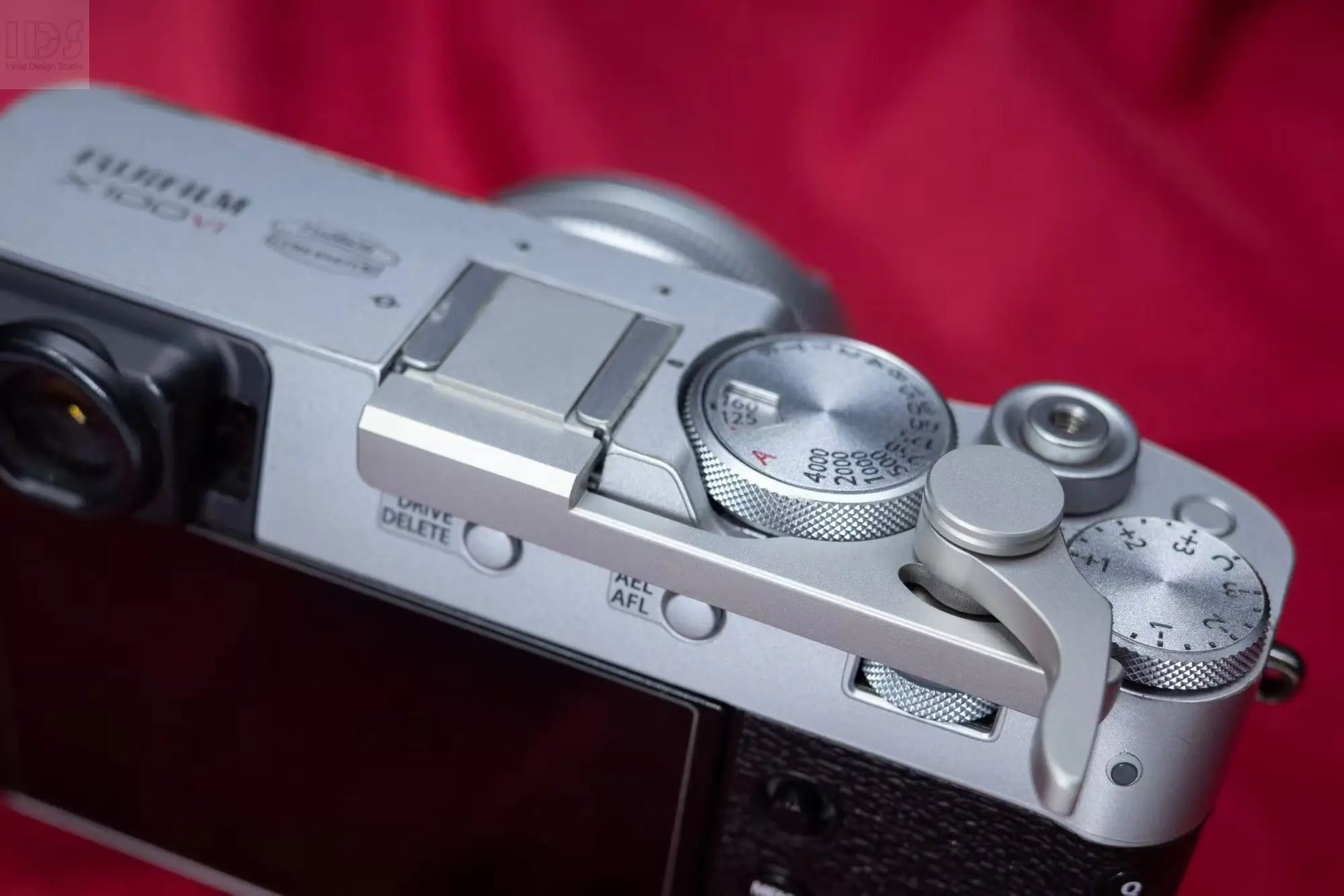 Foldable Thumb Grip for Leica M and Q series from IDSworks IDS initial design studio