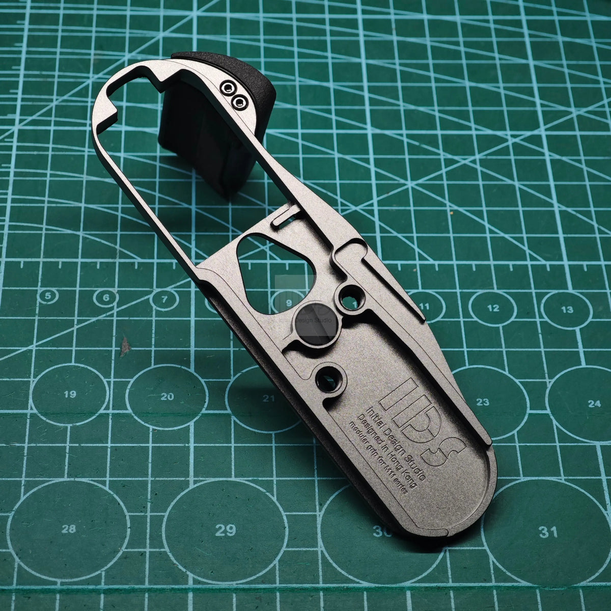 IDSworks M11-Lite Grip for Leica M11 series and M-EV1 IDS initial design studio