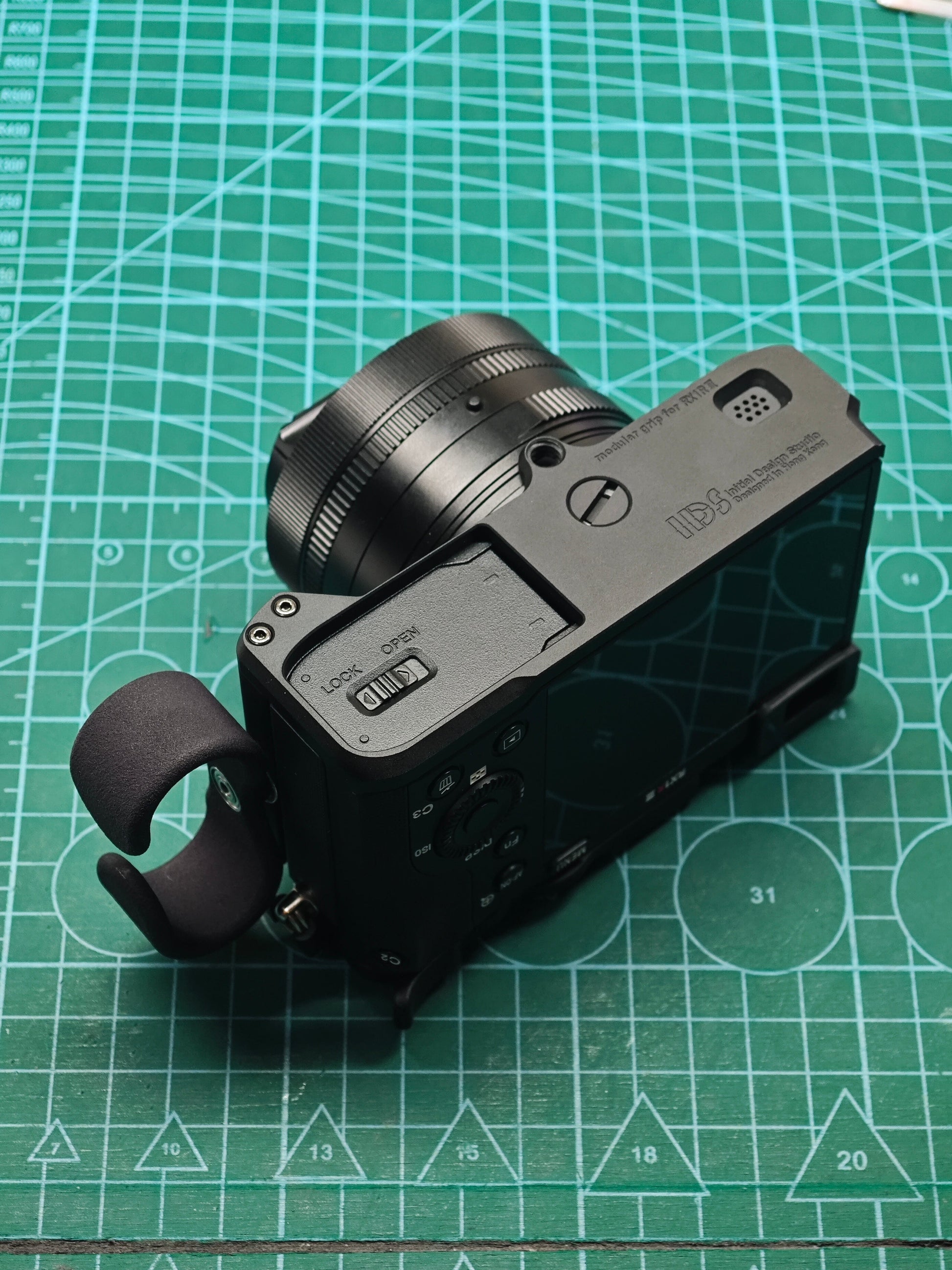 IDSworks hand grip / thumb grip for Sony RX1RIII IDS initial design studio