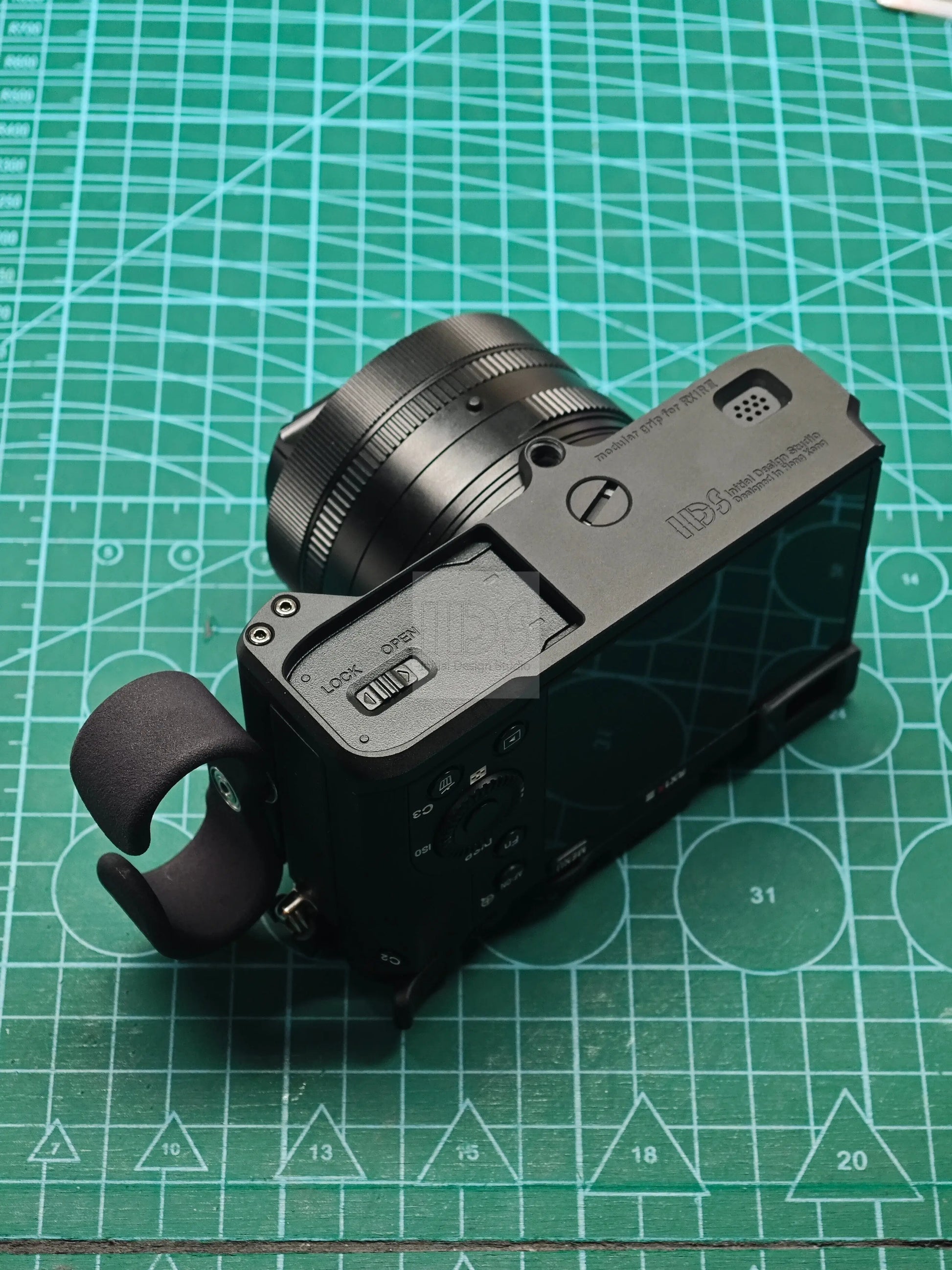 IDSworks hand grip / thumb grip for Sony RX1RIII IDS initial design studio