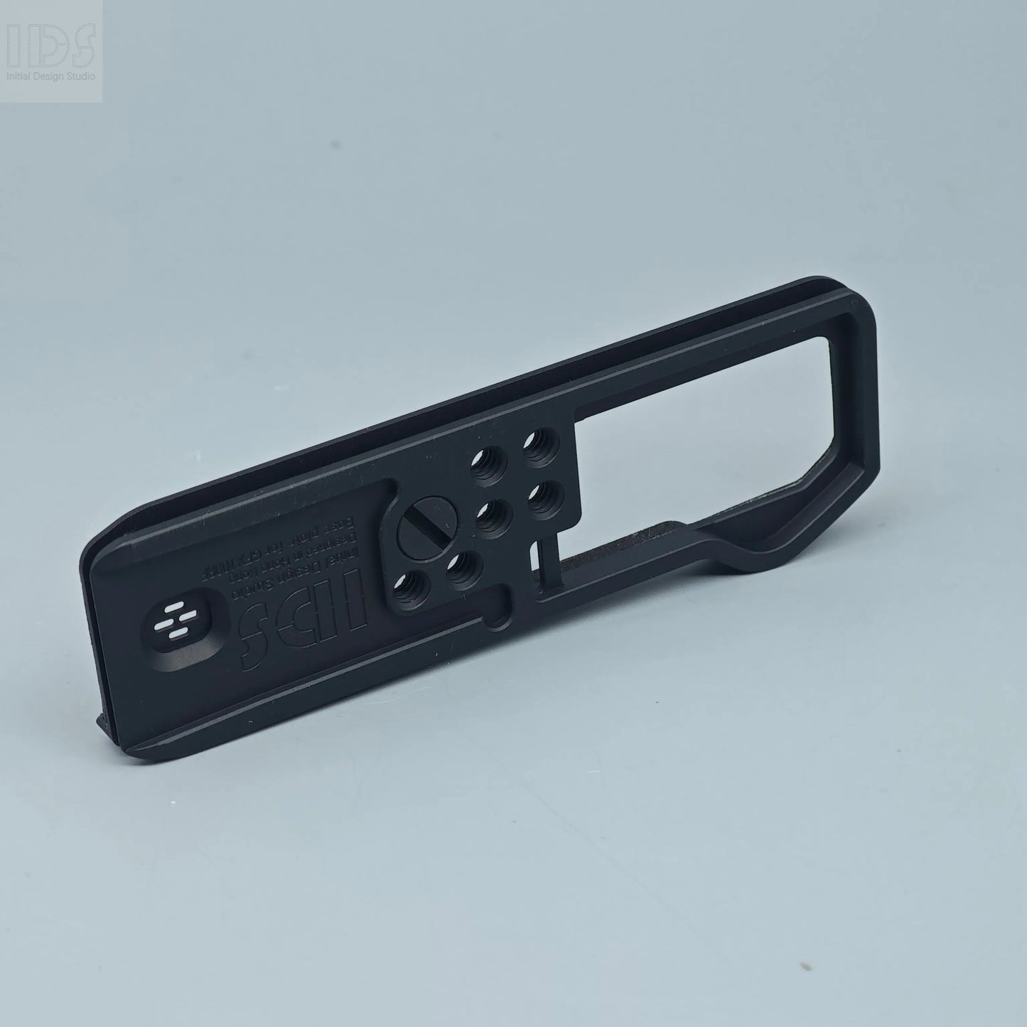 IDSworks modular Grip & Base plate for Fujifilm GFX100RF IDS initial design studio