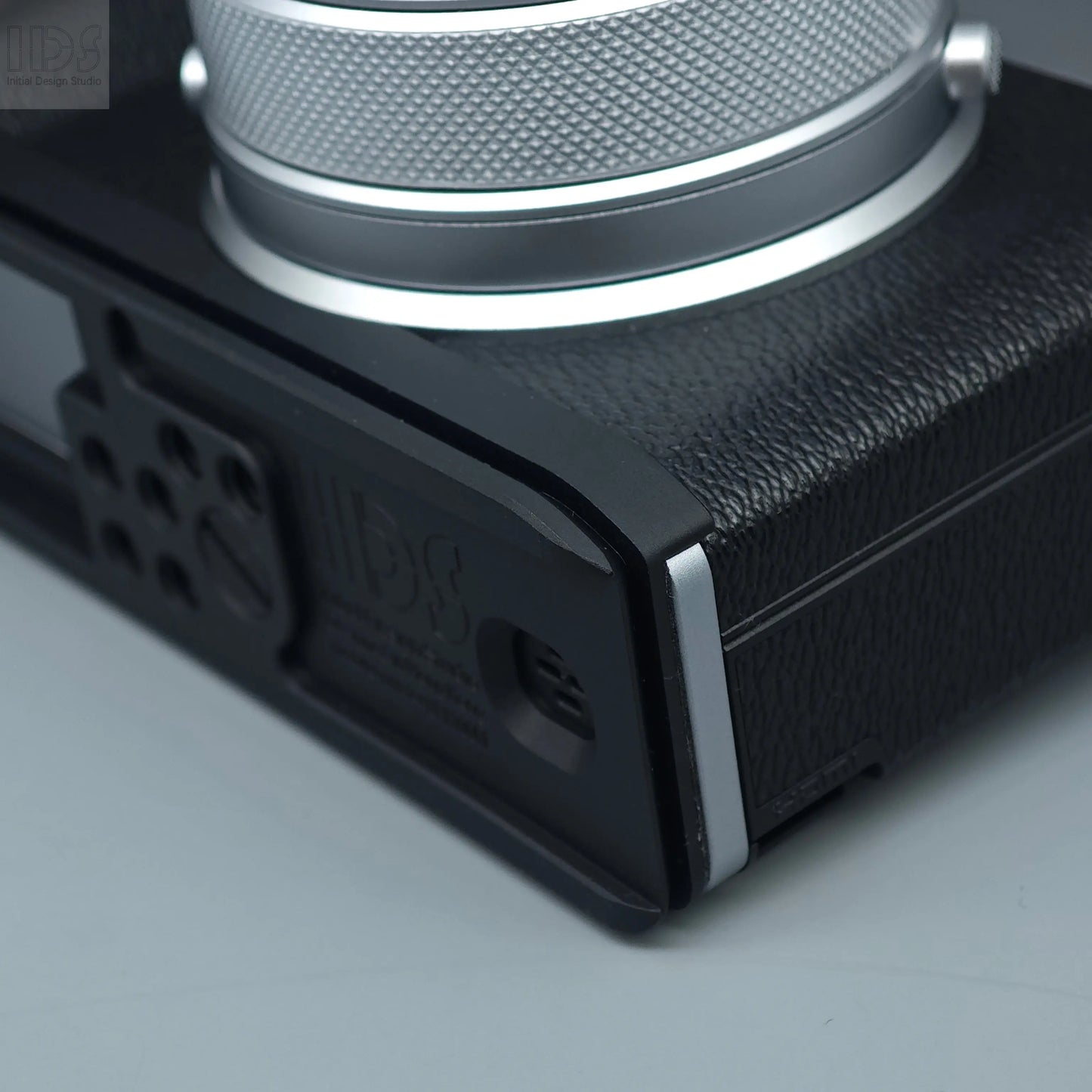 IDSworks modular Grip & Base plate for Fujifilm GFX100RF IDS initial design studio