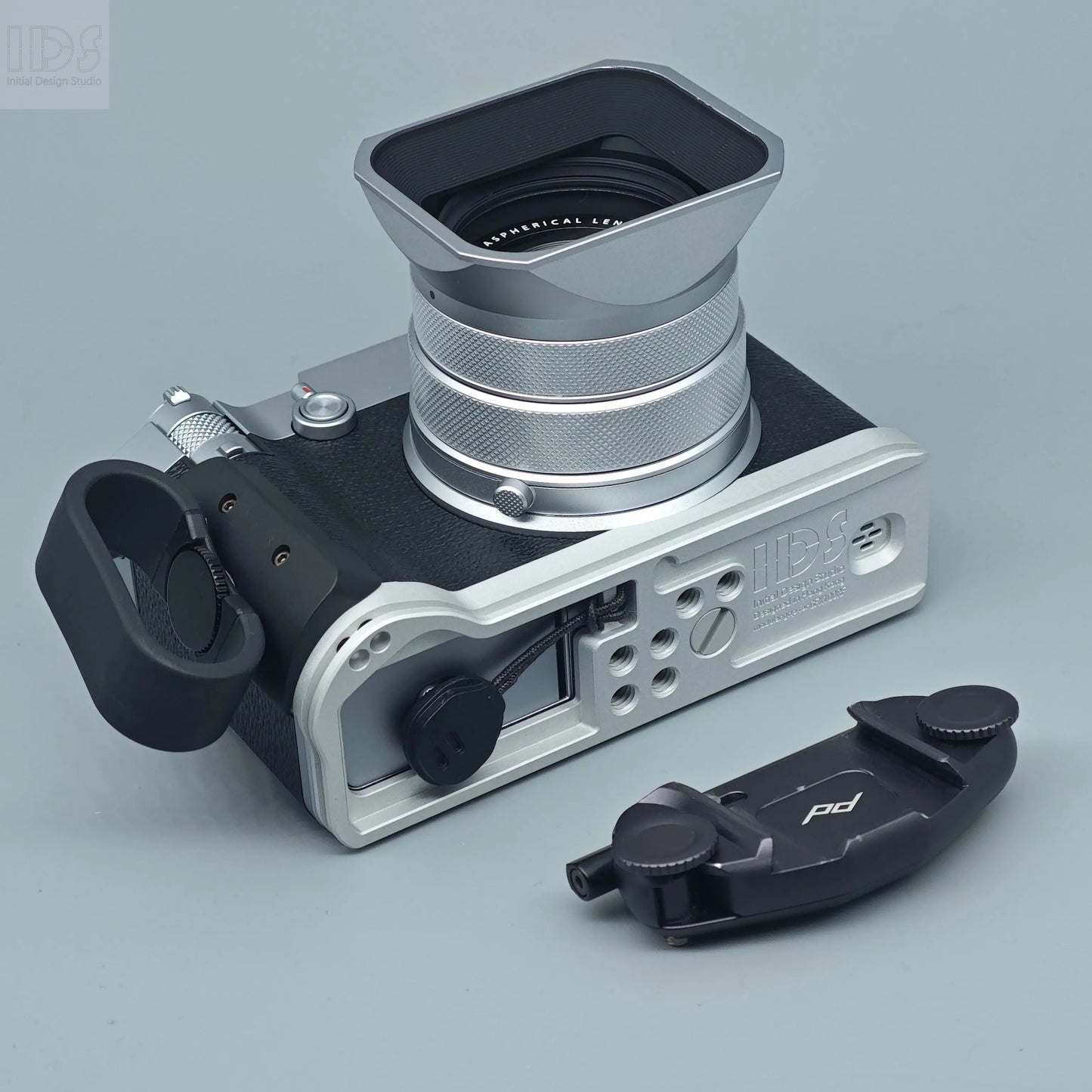 IDSworks modular Grip & Base plate for Fujifilm GFX100RF IDS initial design studio