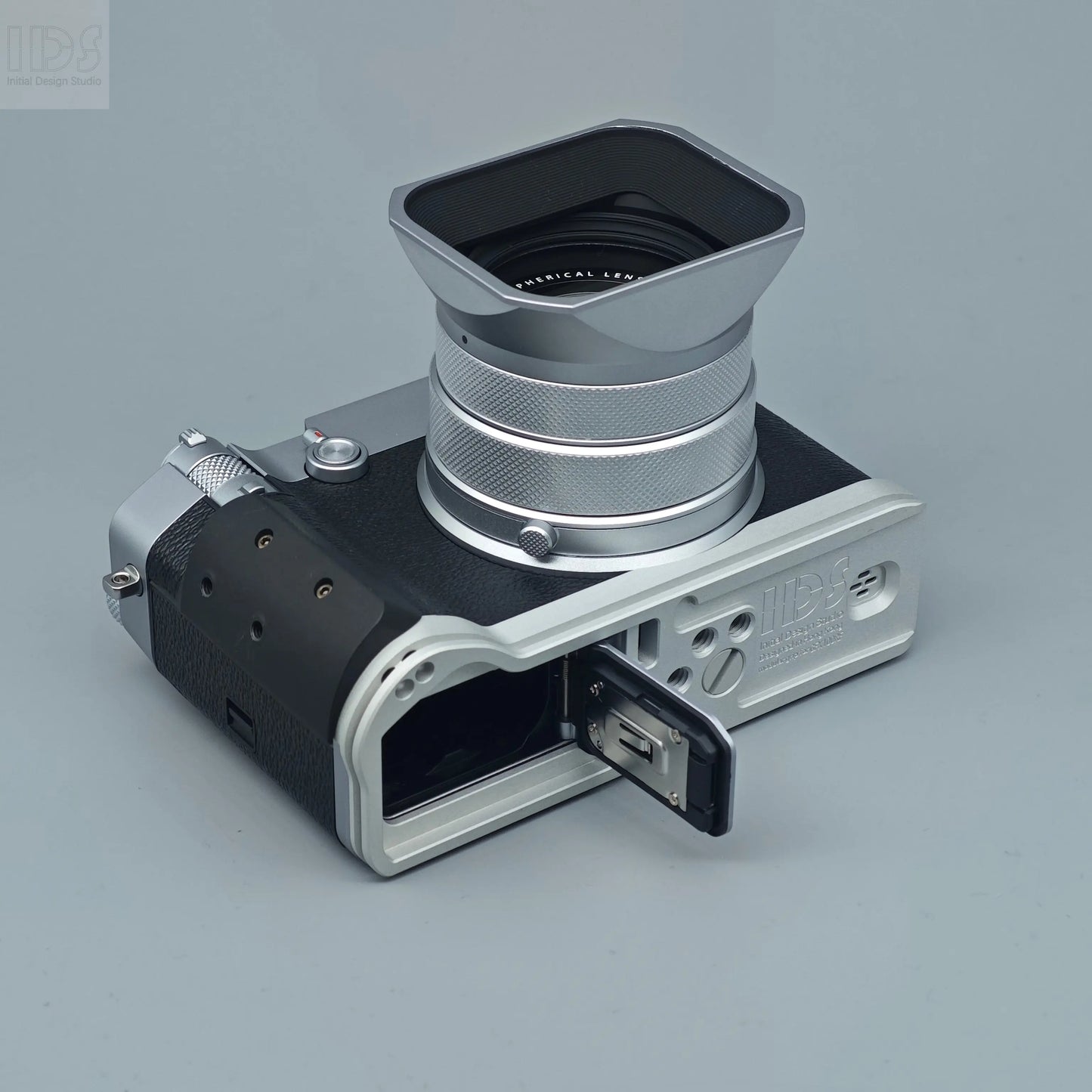 IDSworks modular Grip & Base plate for Fujifilm GFX100RF IDS initial design studio